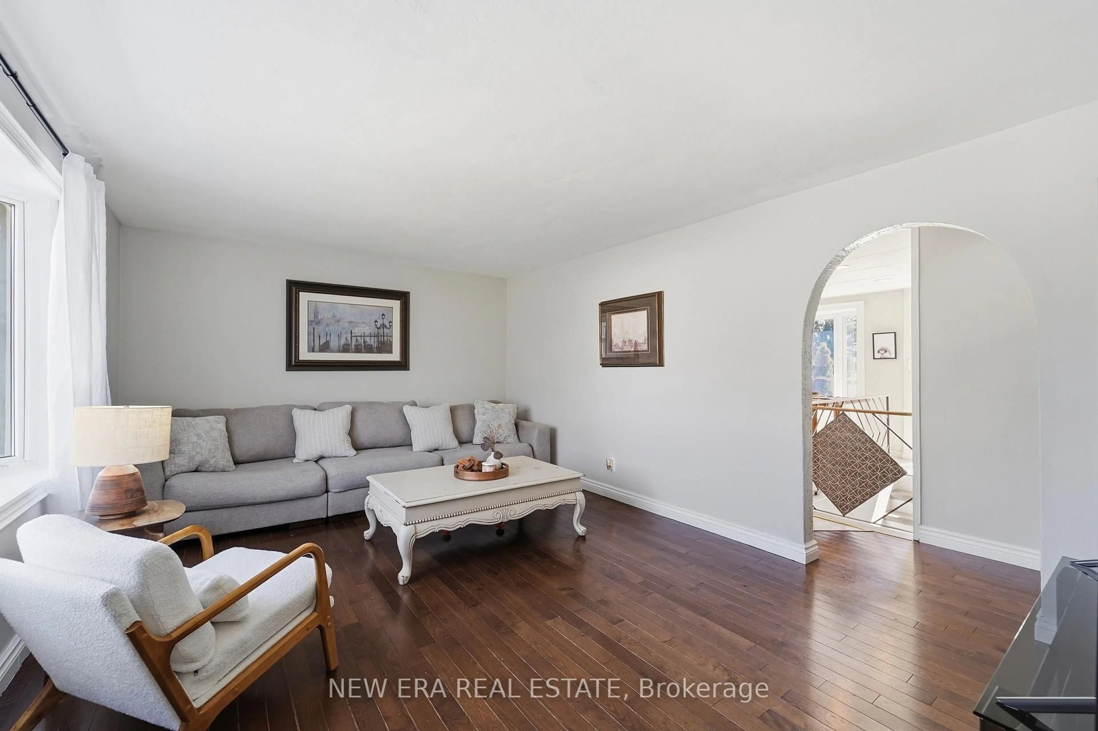 Living room with furniture, unknown for 1451 Bala Dr, Oshawa Ontario L1J 3T6