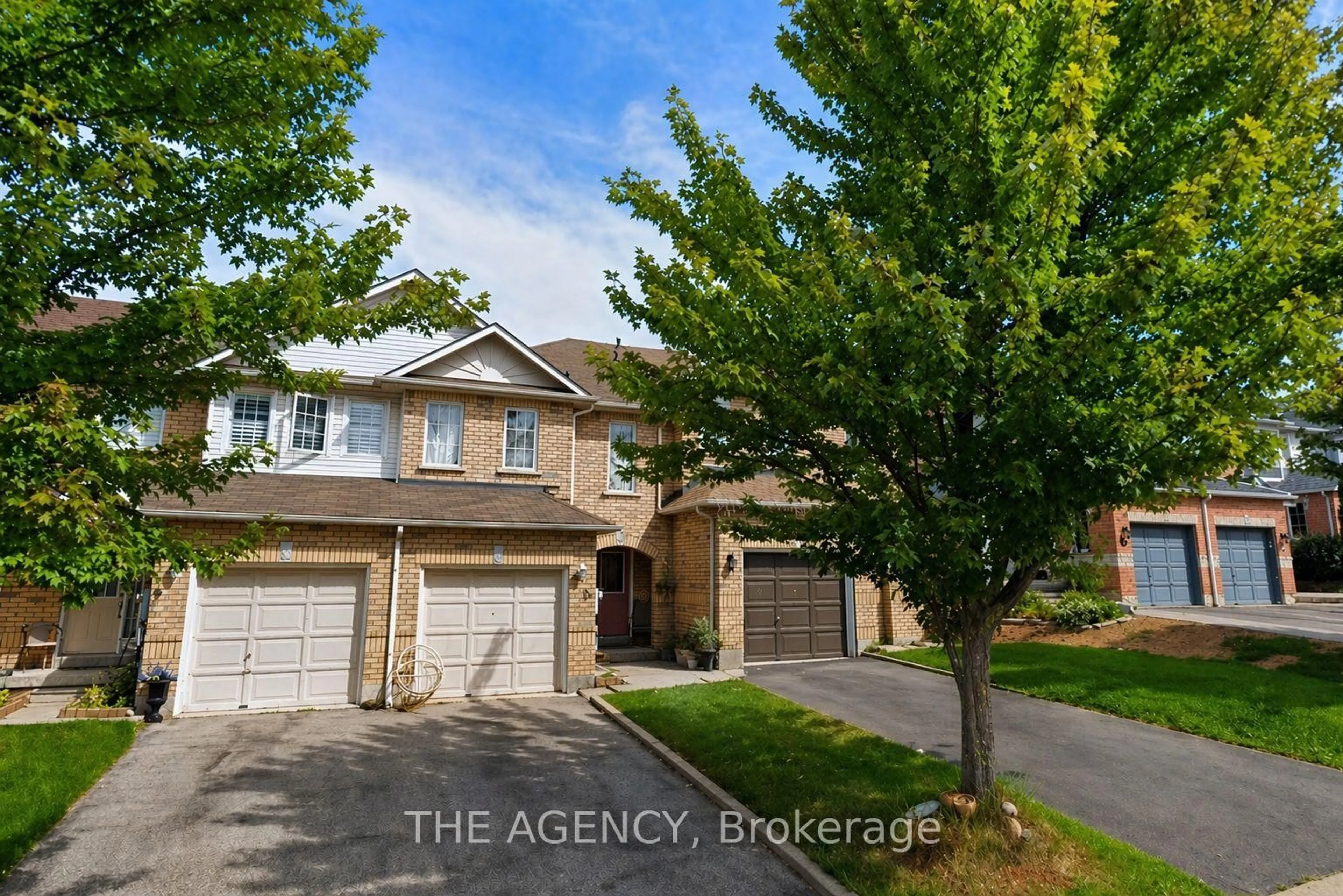 A pic from outside/outdoor area/front of a property/back of a property/a pic from drone, street for 8 Epps Cres, Ajax Ontario L1Z 1J2