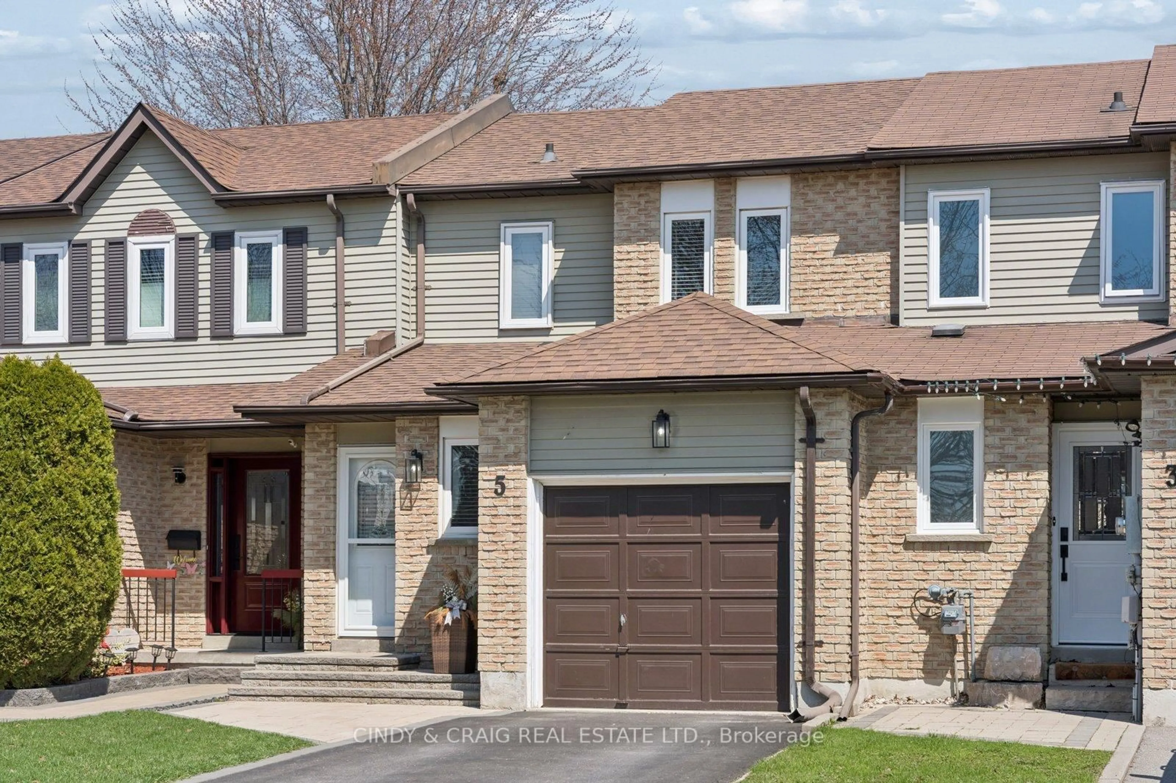 Home with brick exterior material, street for 5 Mcmann Cres, Clarington Ontario L1E 2H4