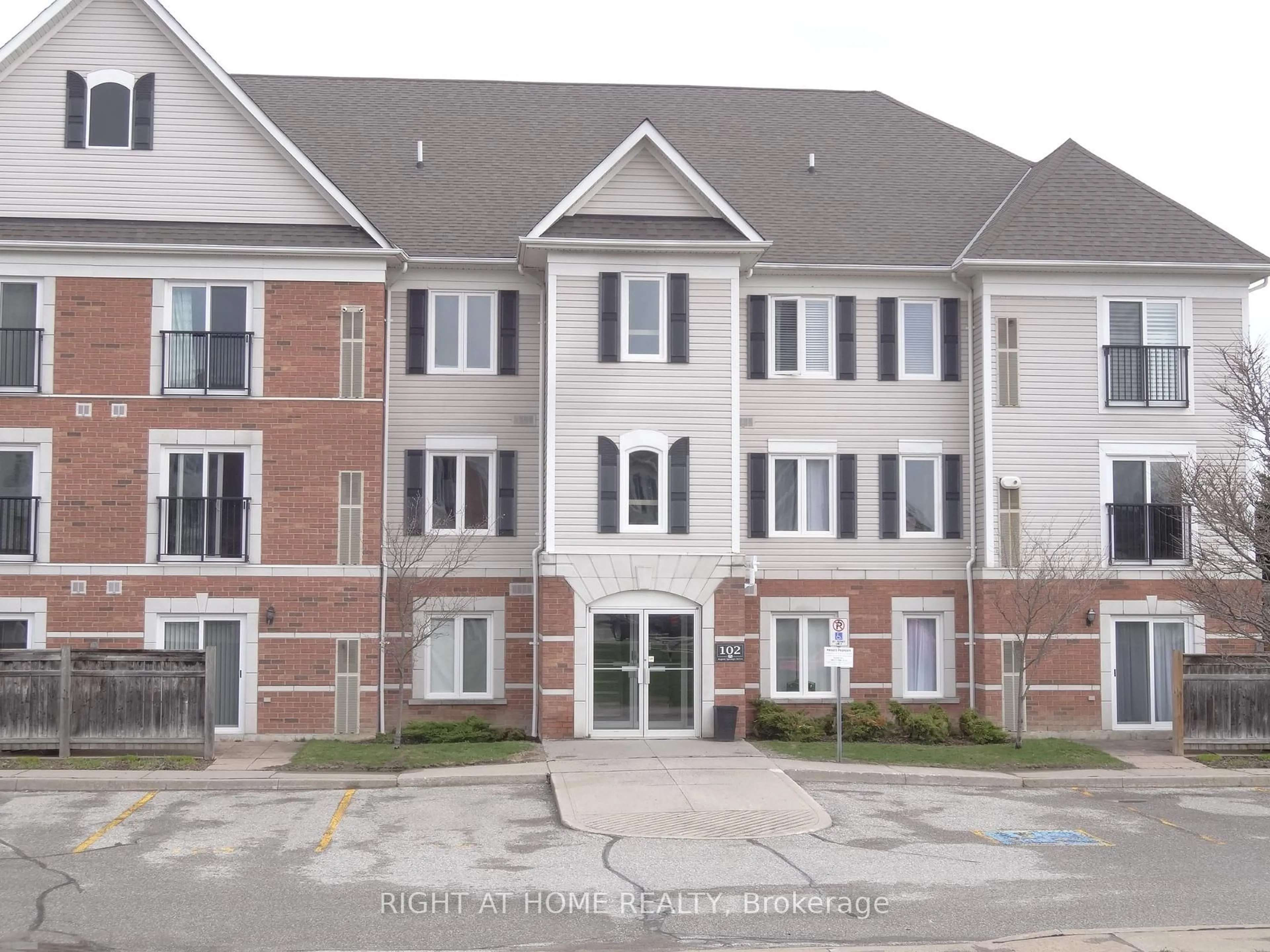 Unknown for 102 Aspen Springs Dr #106, Clarington Ontario L1C 5N6