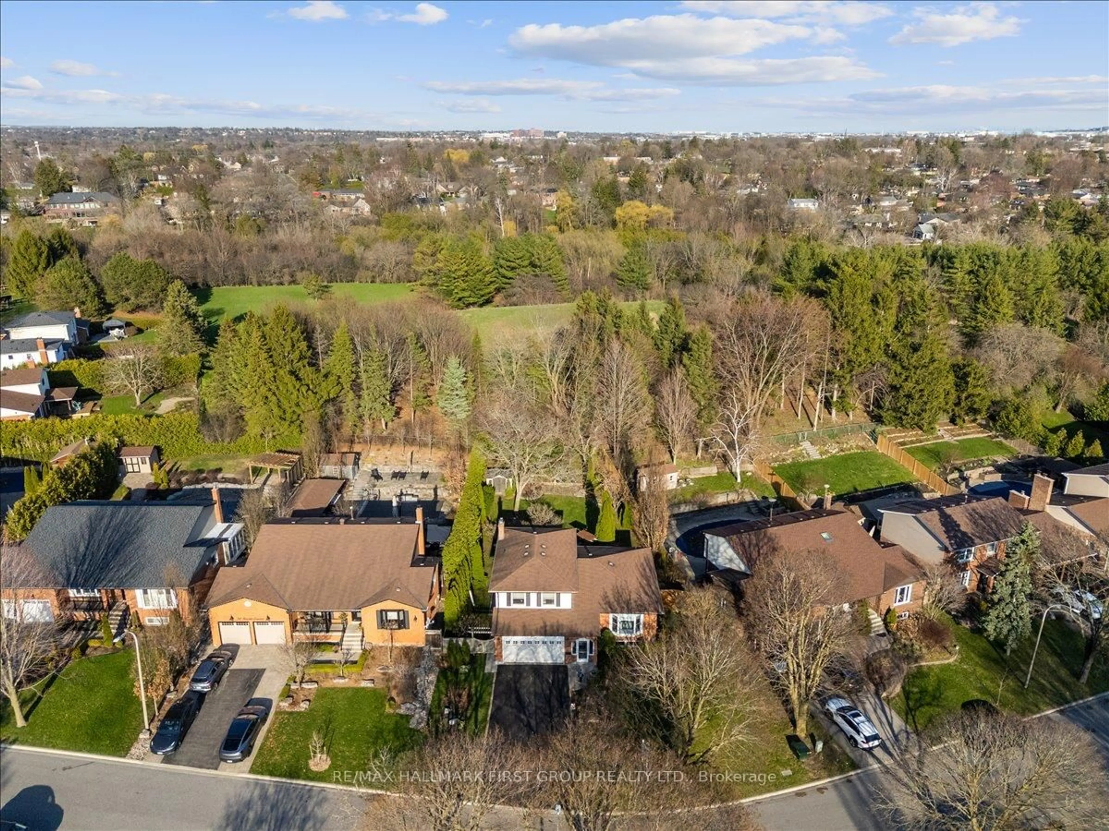 A pic from outside/outdoor area/front of a property/back of a property/a pic from drone, unknown for 68 Resolute Cres, Whitby Ontario L1P 1G2