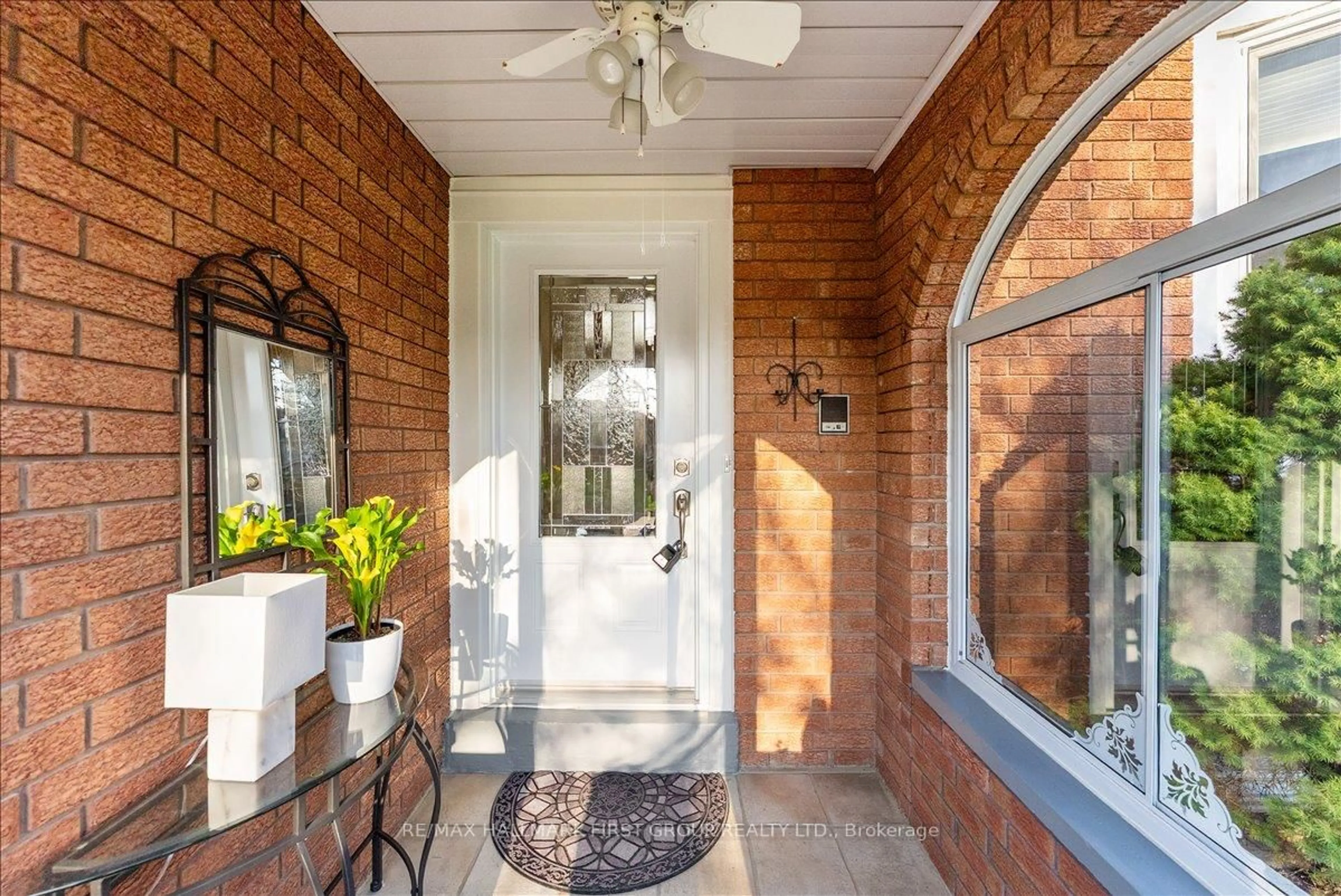 Indoor entryway for 68 Resolute Cres, Whitby Ontario L1P 1G2