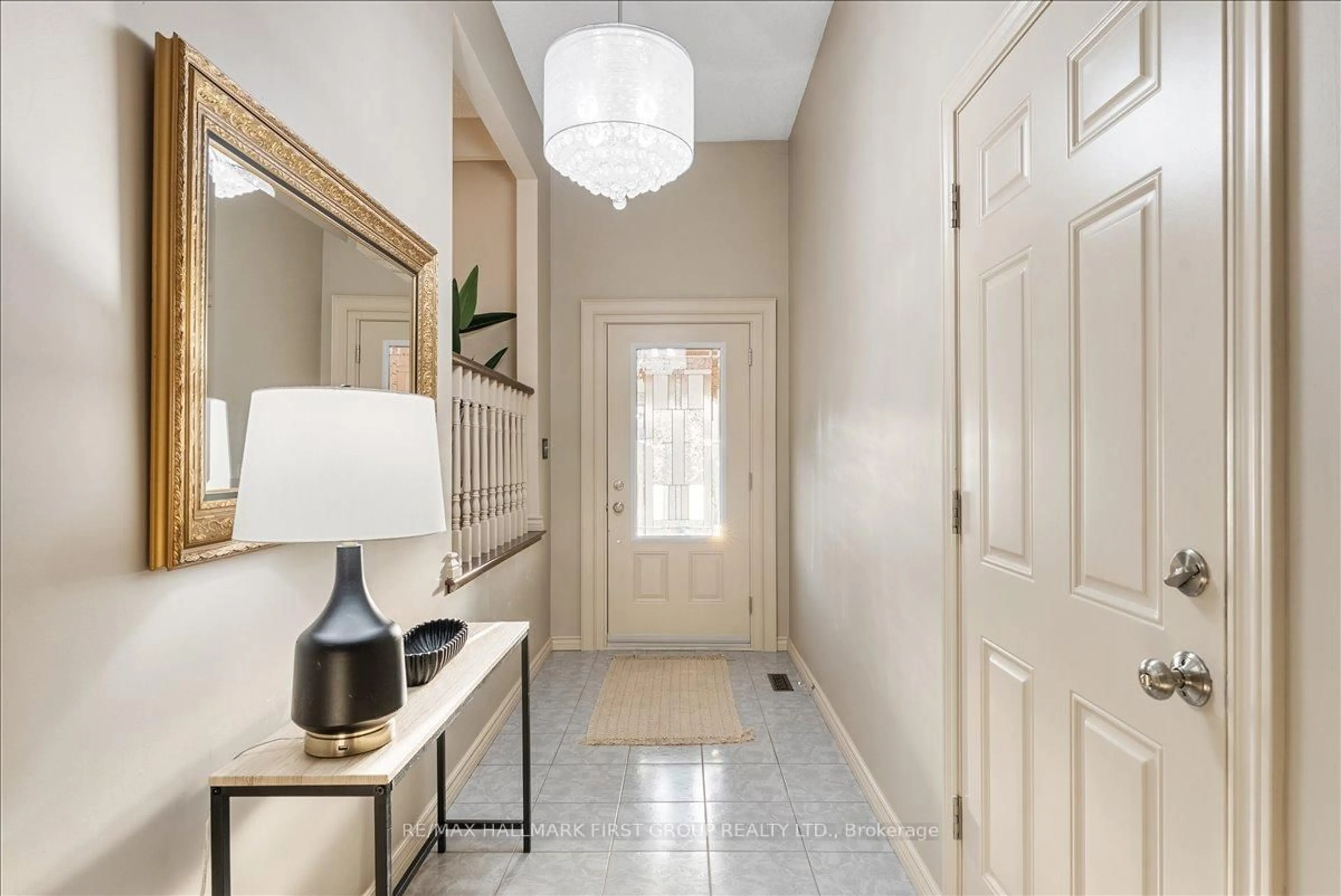 Indoor entryway for 68 Resolute Cres, Whitby Ontario L1P 1G2