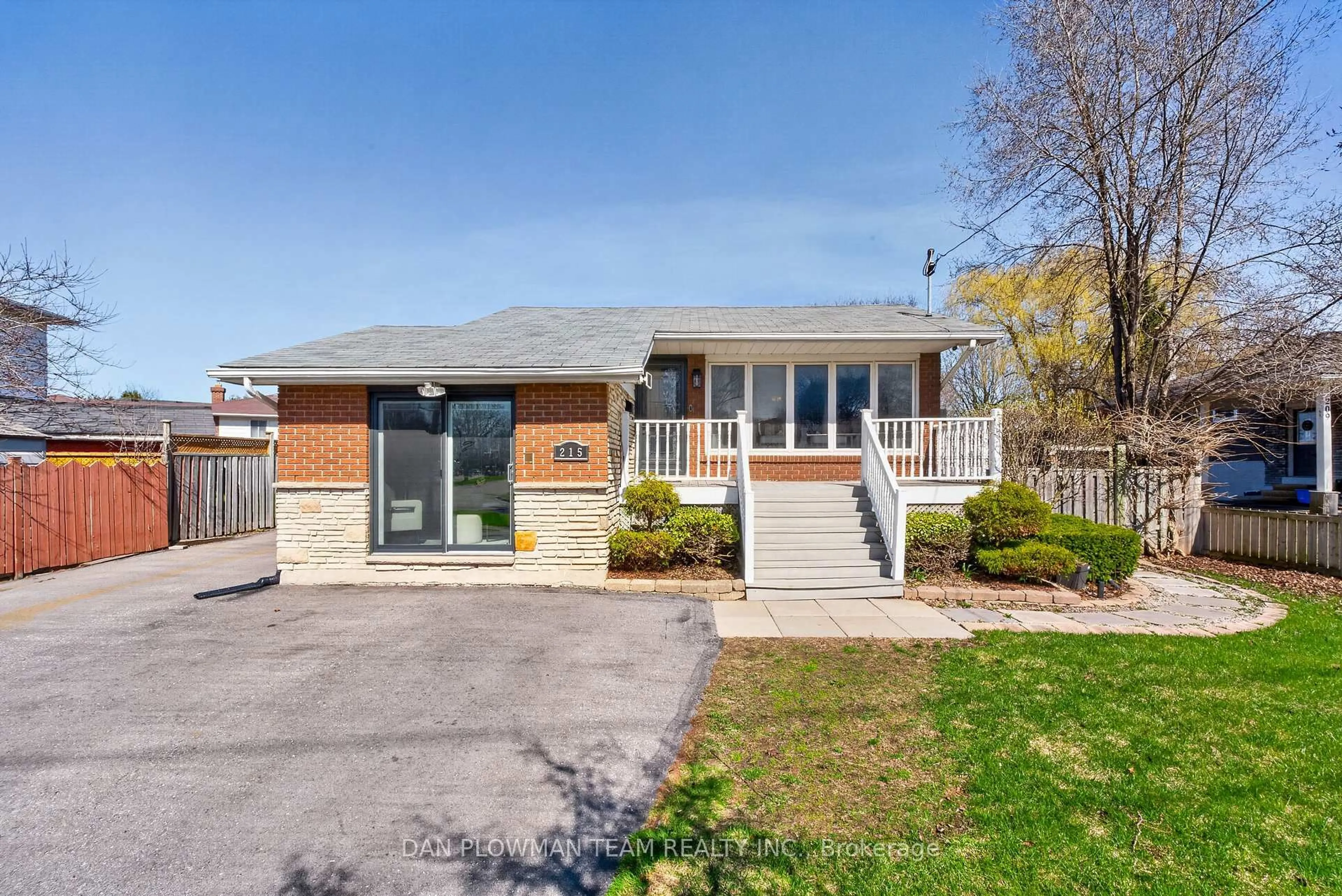 Home with brick exterior material, street for 215 Central Park Blvd, Oshawa Ontario L1G 5Z1