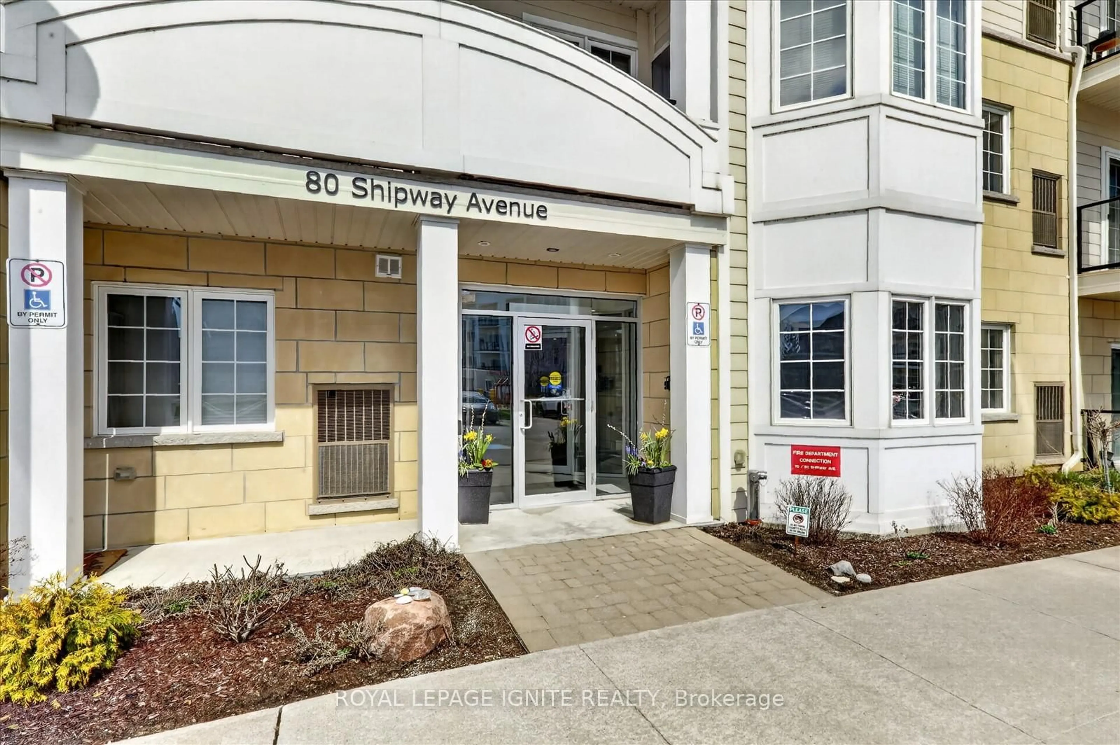 Indoor entryway for 80 Shipway Ave #206, Clarington Ontario L1B 0V8