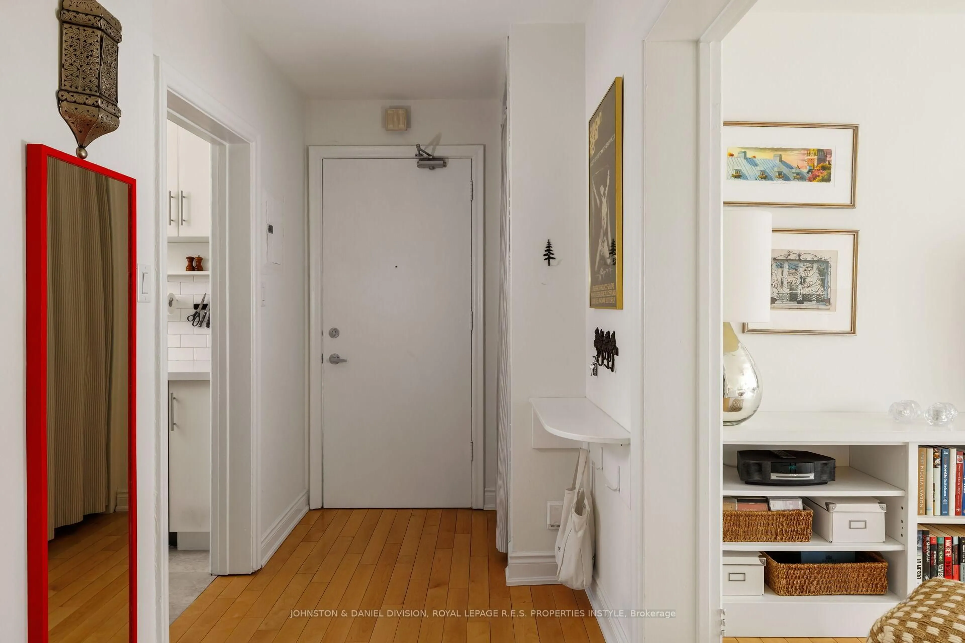 Indoor entryway for 2368 Queen St #8, Toronto Ontario M4E 1H4