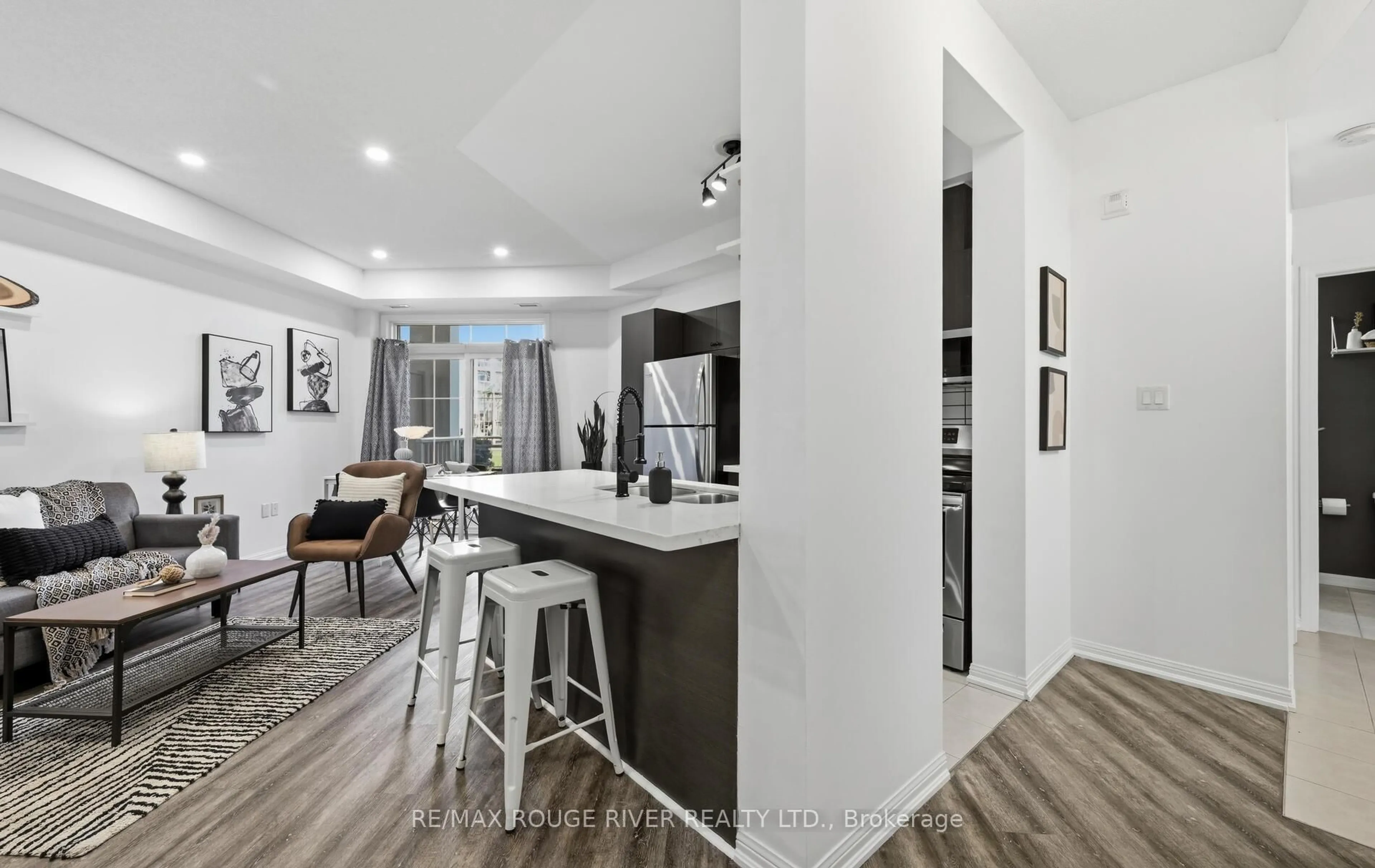 Open concept kitchen, unknown for 84 Aspen Springs Dr #106, Clarington Ontario L1C 0V3