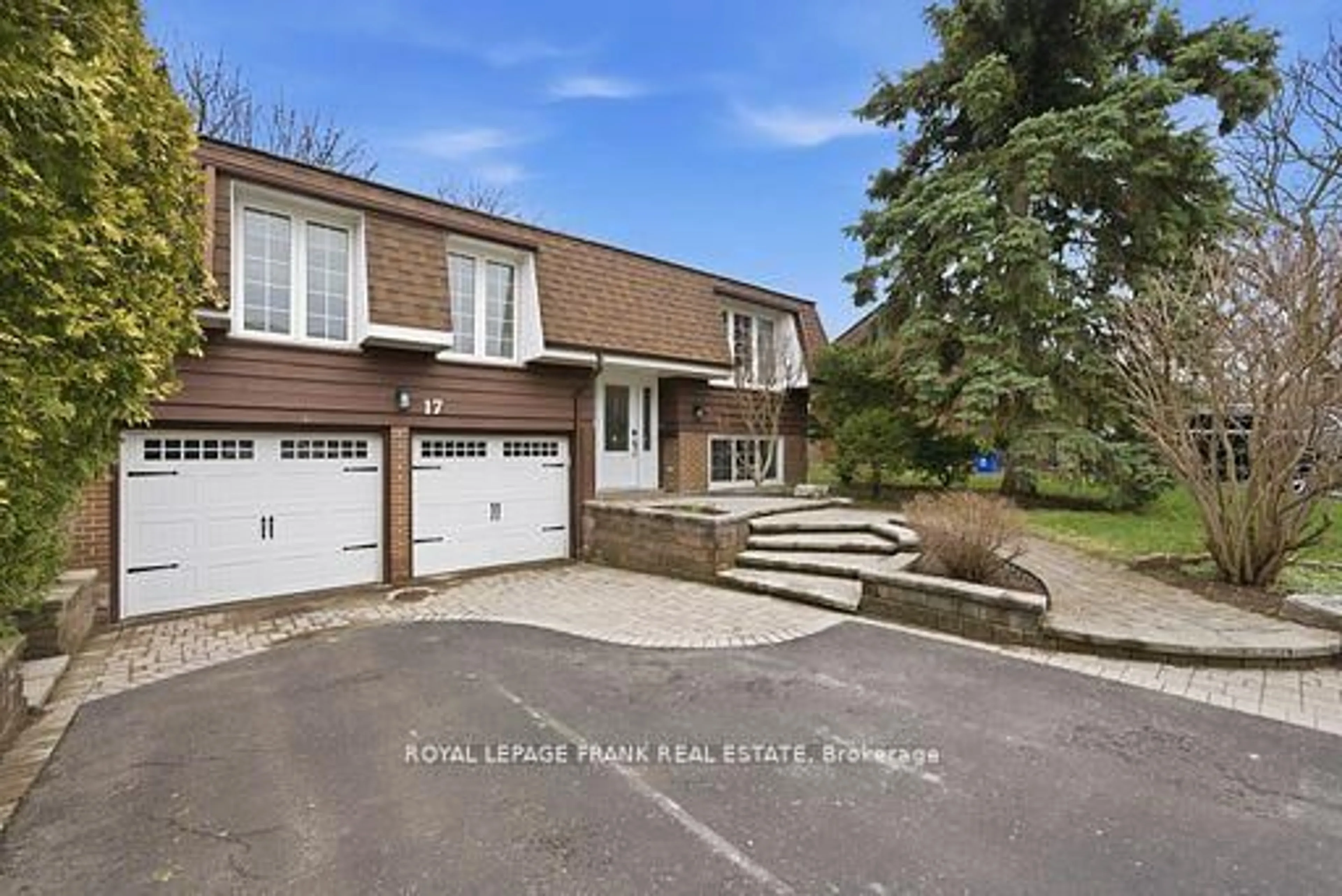A pic from outside/outdoor area/front of a property/back of a property/a pic from drone, street for 17 Nordic Crt, Whitby Ontario L1N 5N2