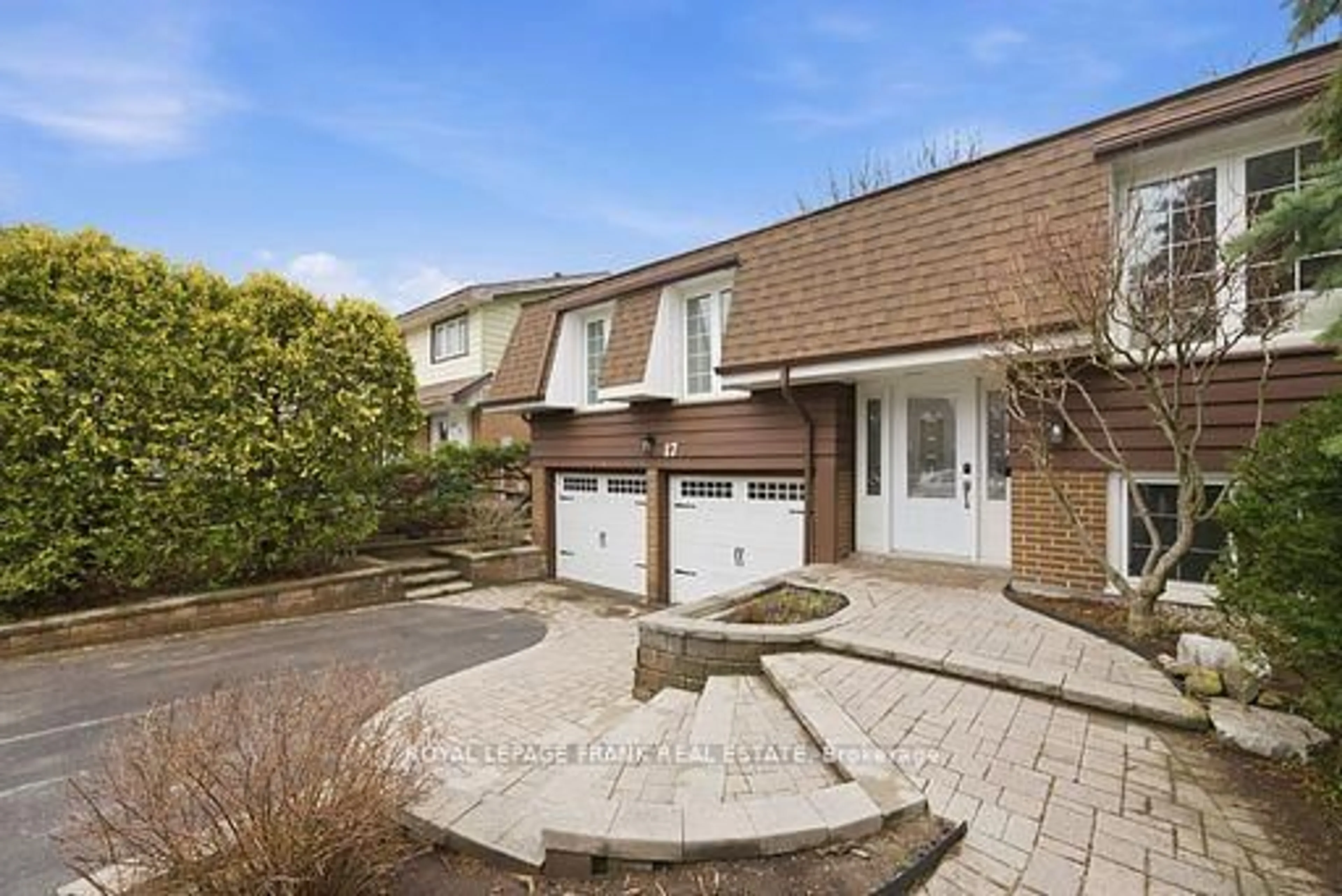 A pic from outside/outdoor area/front of a property/back of a property/a pic from drone, street for 17 Nordic Crt, Whitby Ontario L1N 5N2