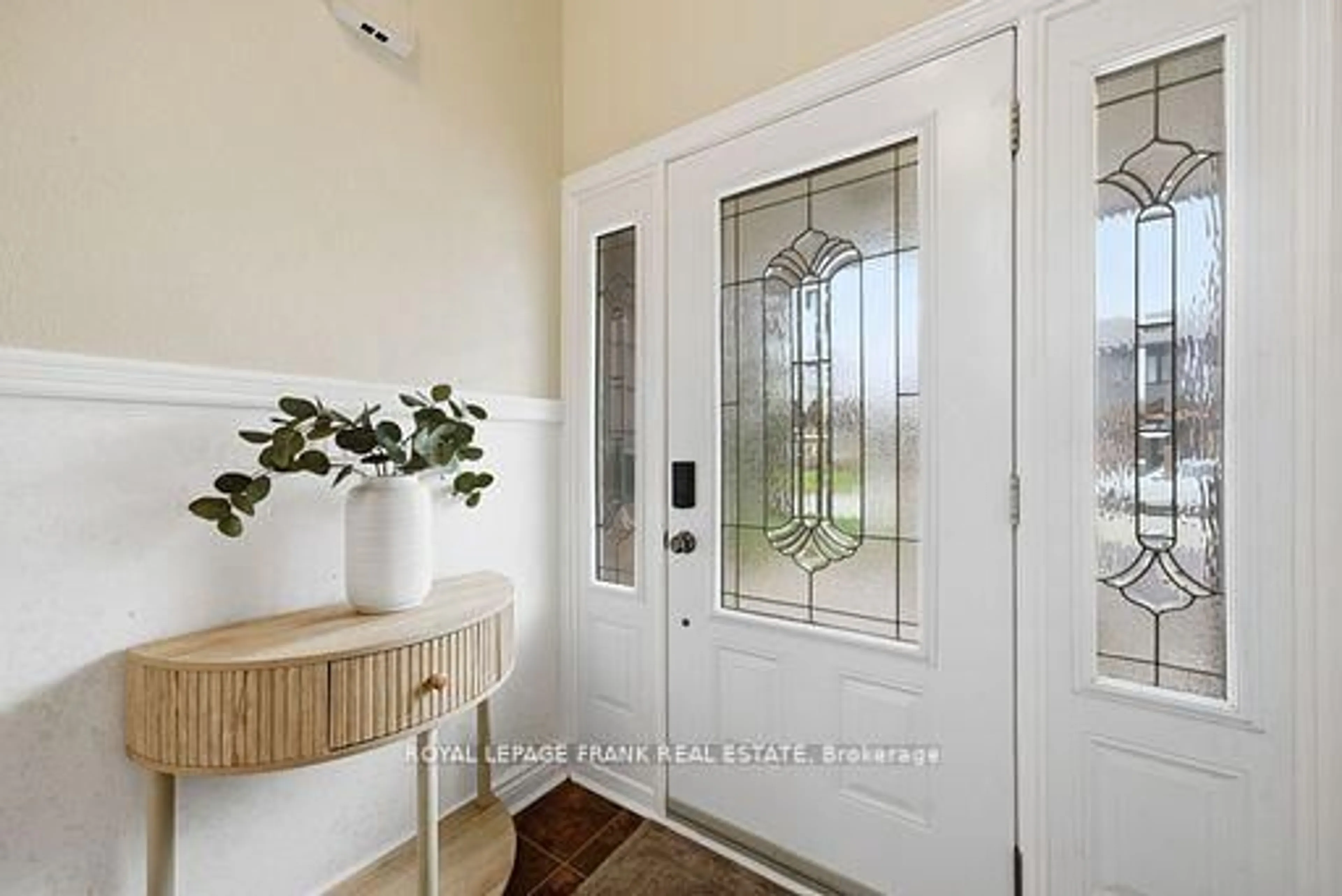 Indoor entryway for 17 Nordic Crt, Whitby Ontario L1N 5N2