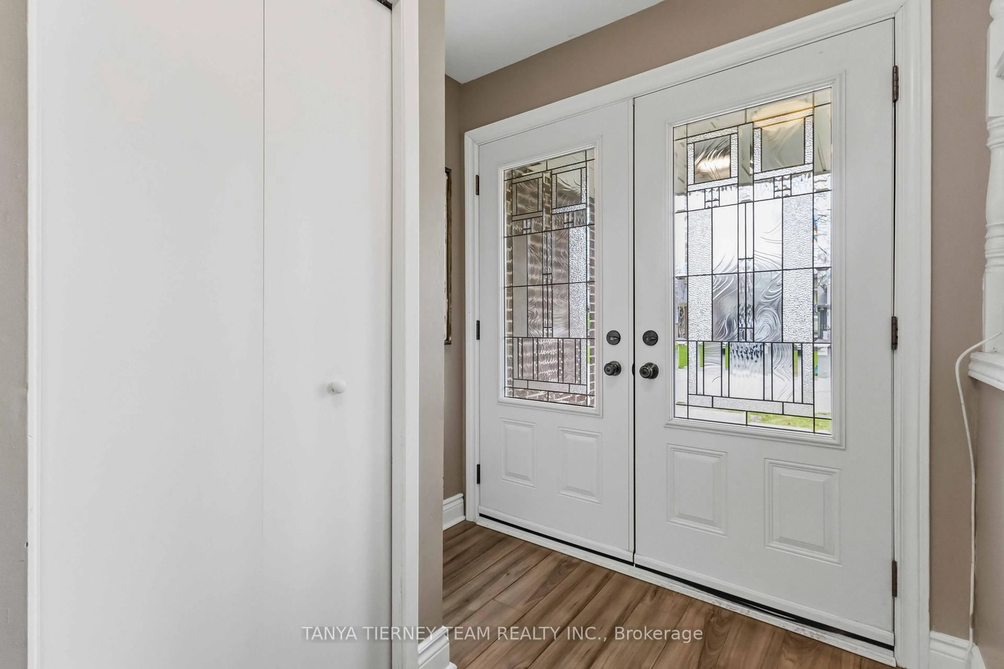 Indoor entryway for 6 Gershwin Crt, Whitby Ontario L1N 6C9