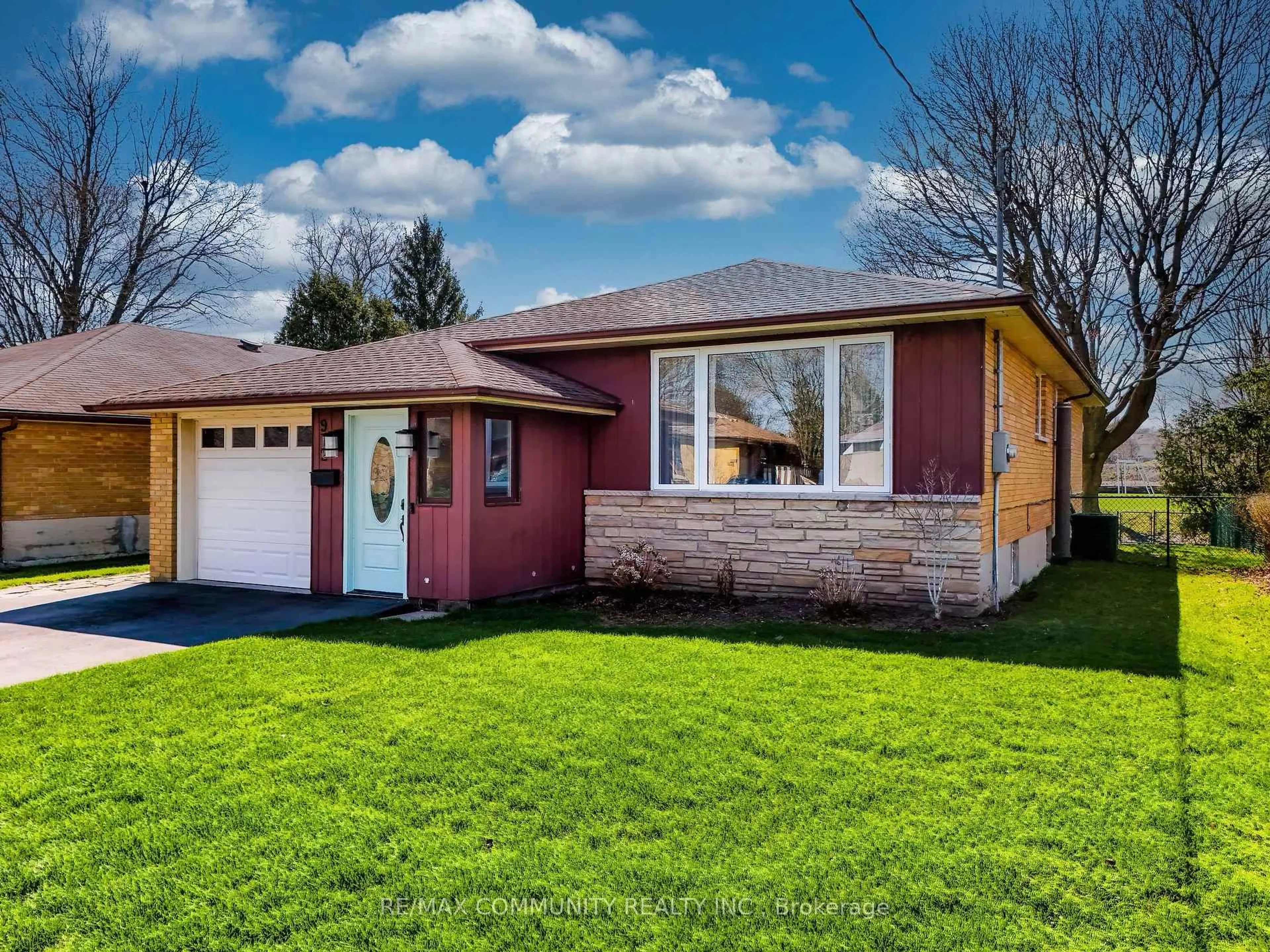 Home with brick exterior material, street for 912 Walton Blvd, Whitby Ontario L1N 3G5