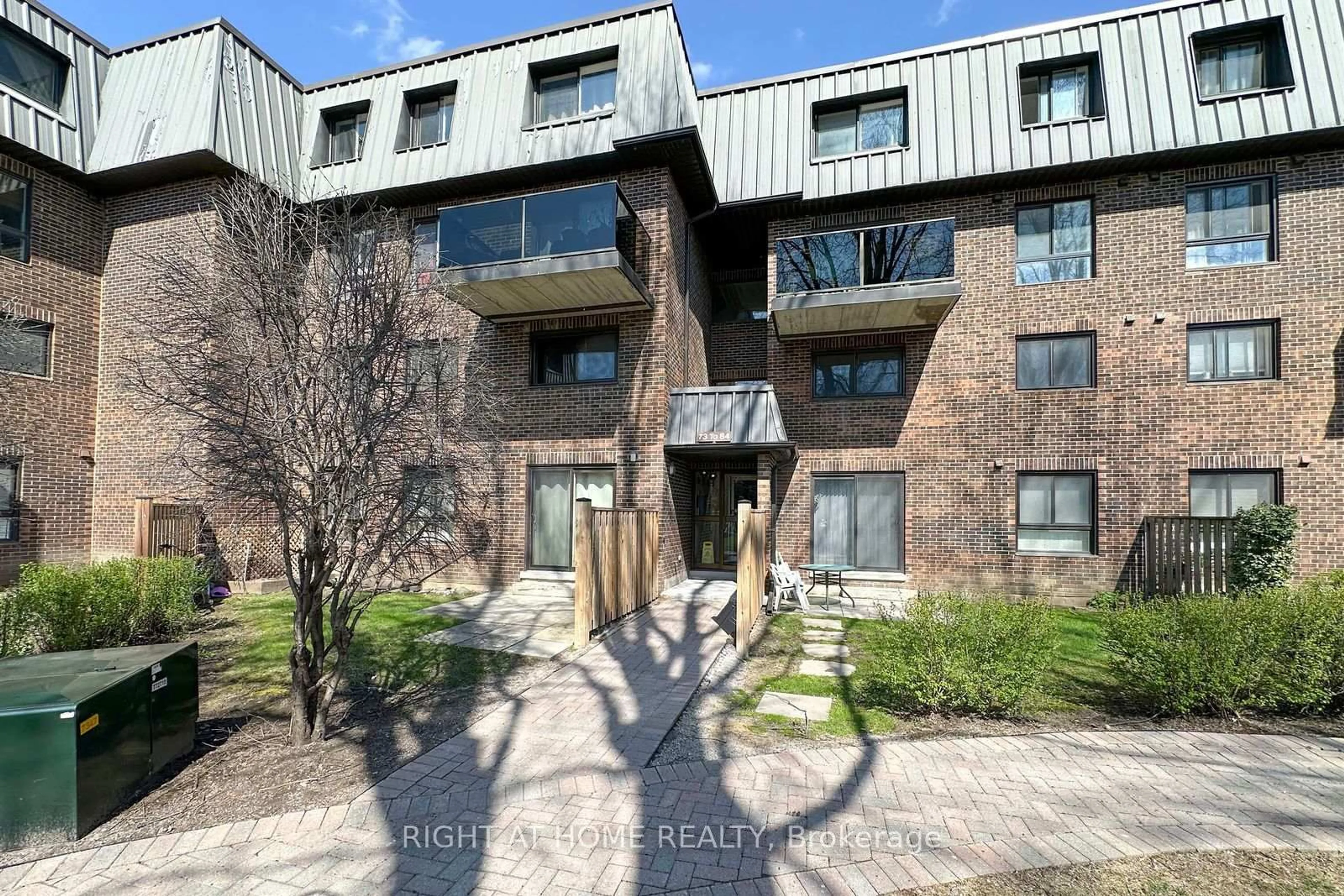 A pic from outside/outdoor area/front of a property/back of a property/a pic from drone, building for 53 Taunton Rd #79, Oshawa Ontario L1G 3T6