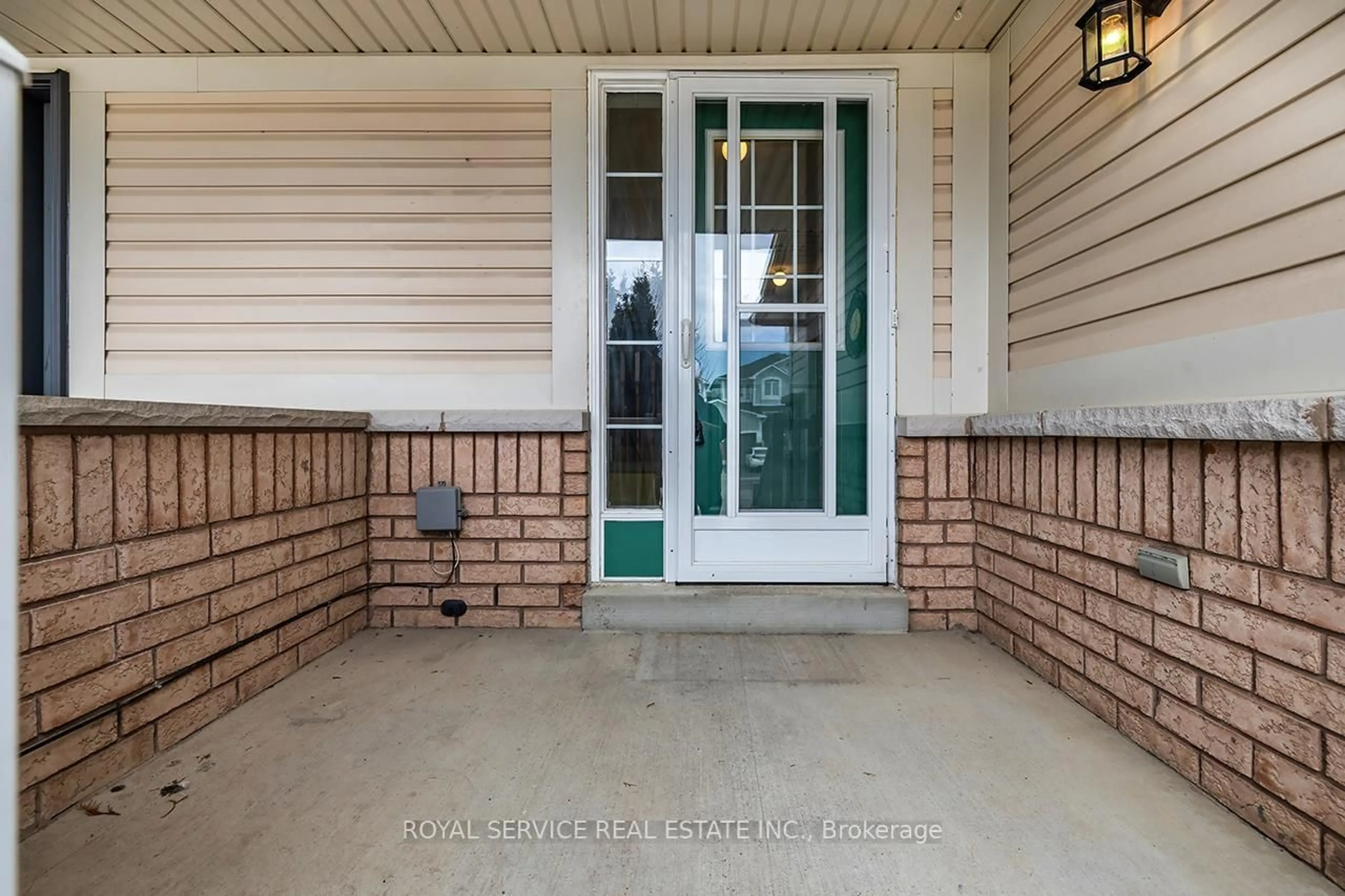 Indoor entryway for 169 Scottsdale Dr, Clarington Ontario L1C 5L3