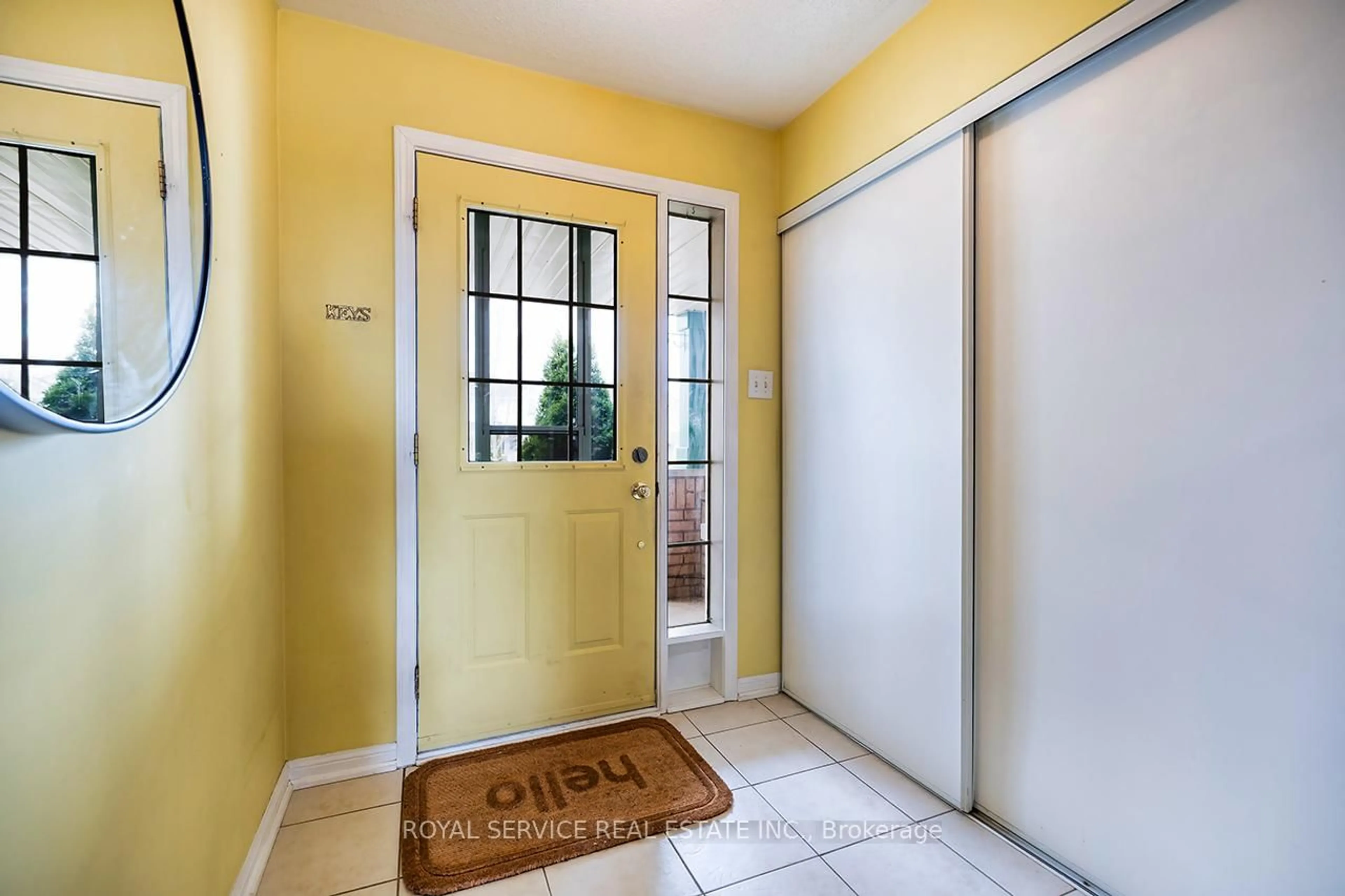Indoor entryway for 169 Scottsdale Dr, Clarington Ontario L1C 5L3