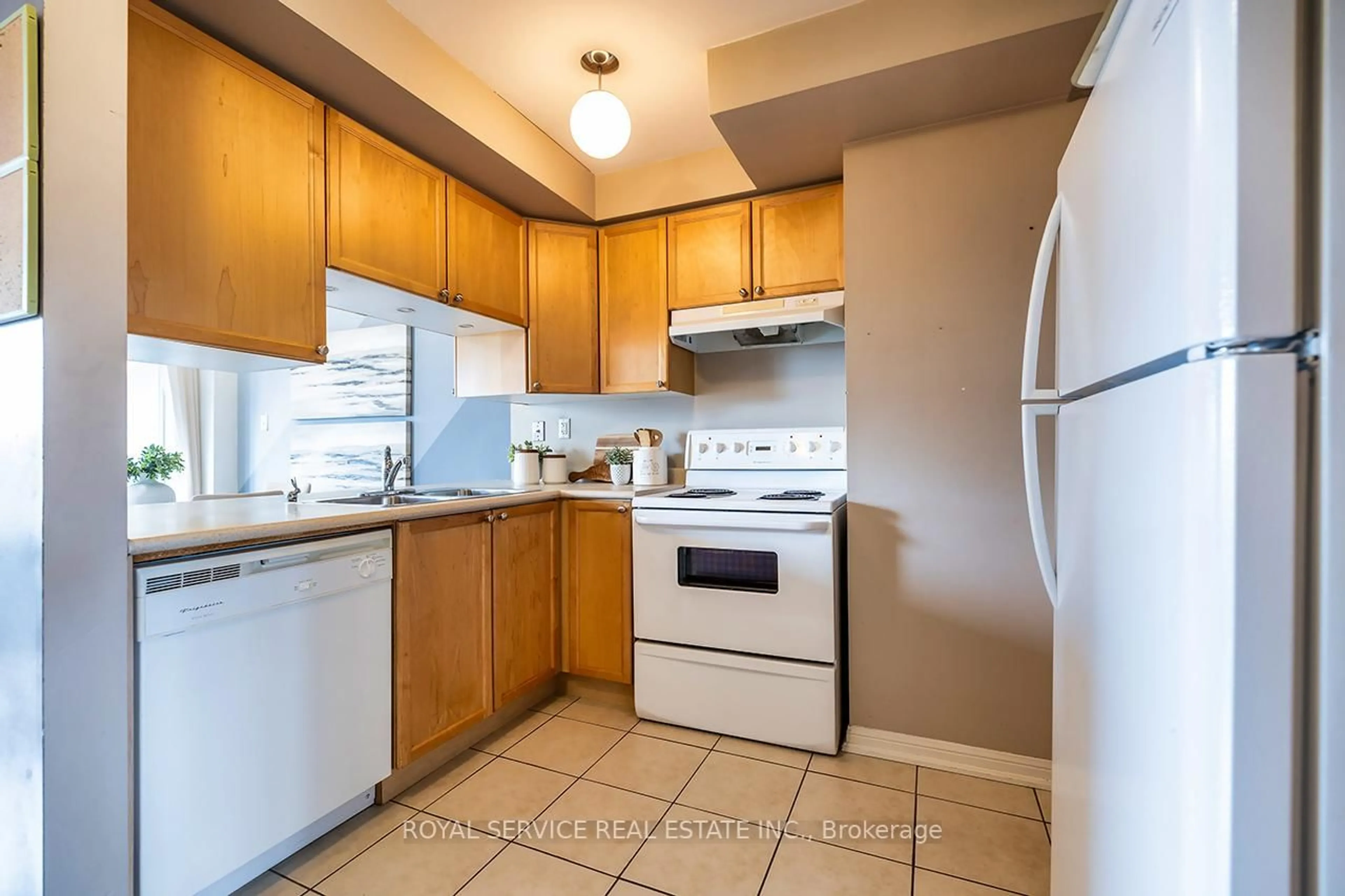 Standard kitchen, unknown for 169 Scottsdale Dr, Clarington Ontario L1C 5L3