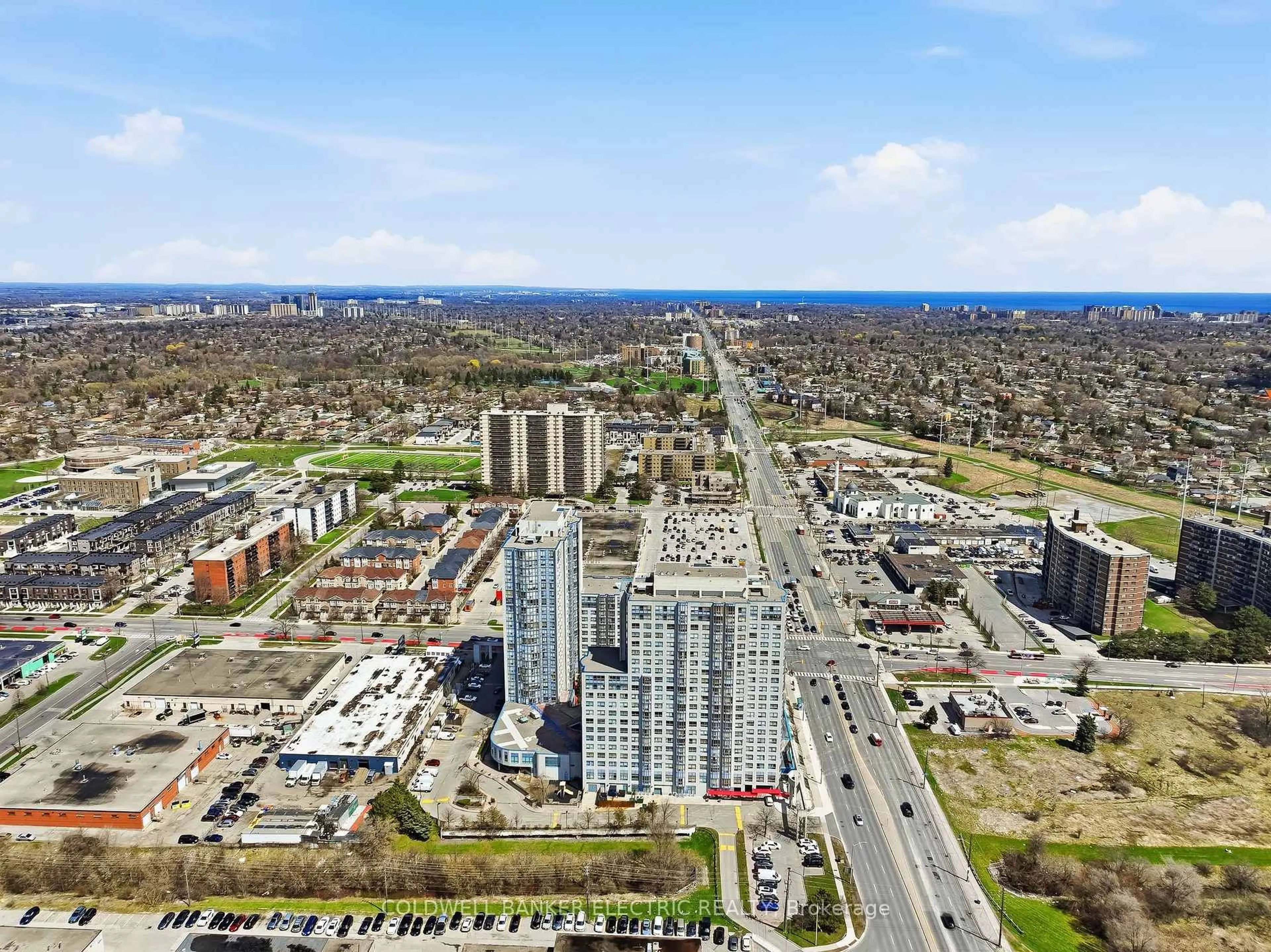 A pic from outside/outdoor area/front of a property/back of a property/a pic from drone, city buildings view from balcony for 2550 Lawrence Ave #815, Toronto Ontario M1P 4Z3