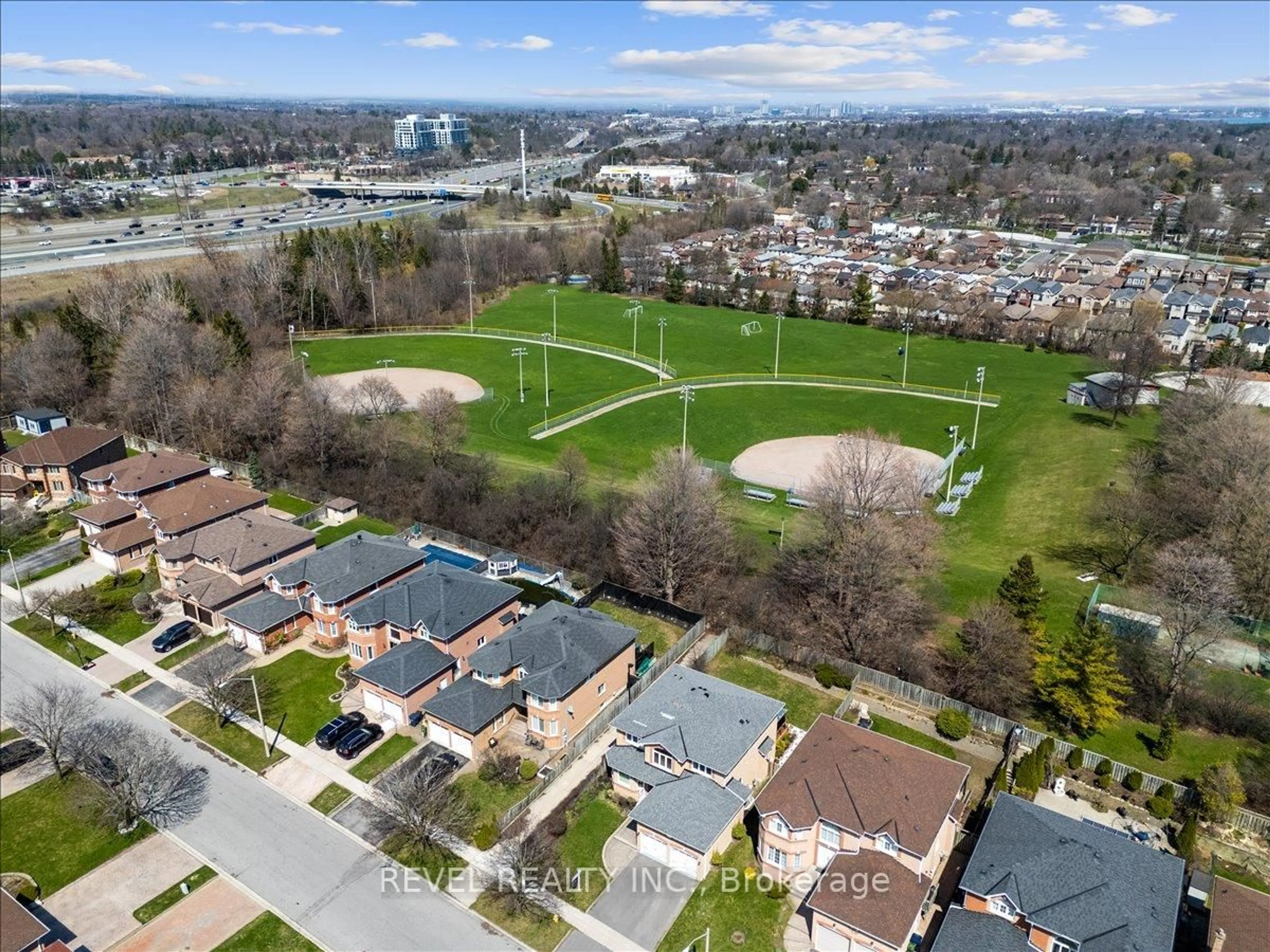 A pic from outside/outdoor area/front of a property/back of a property/a pic from drone, unknown for 30 Linderwood Dr, Toronto Ontario M1C 3P8
