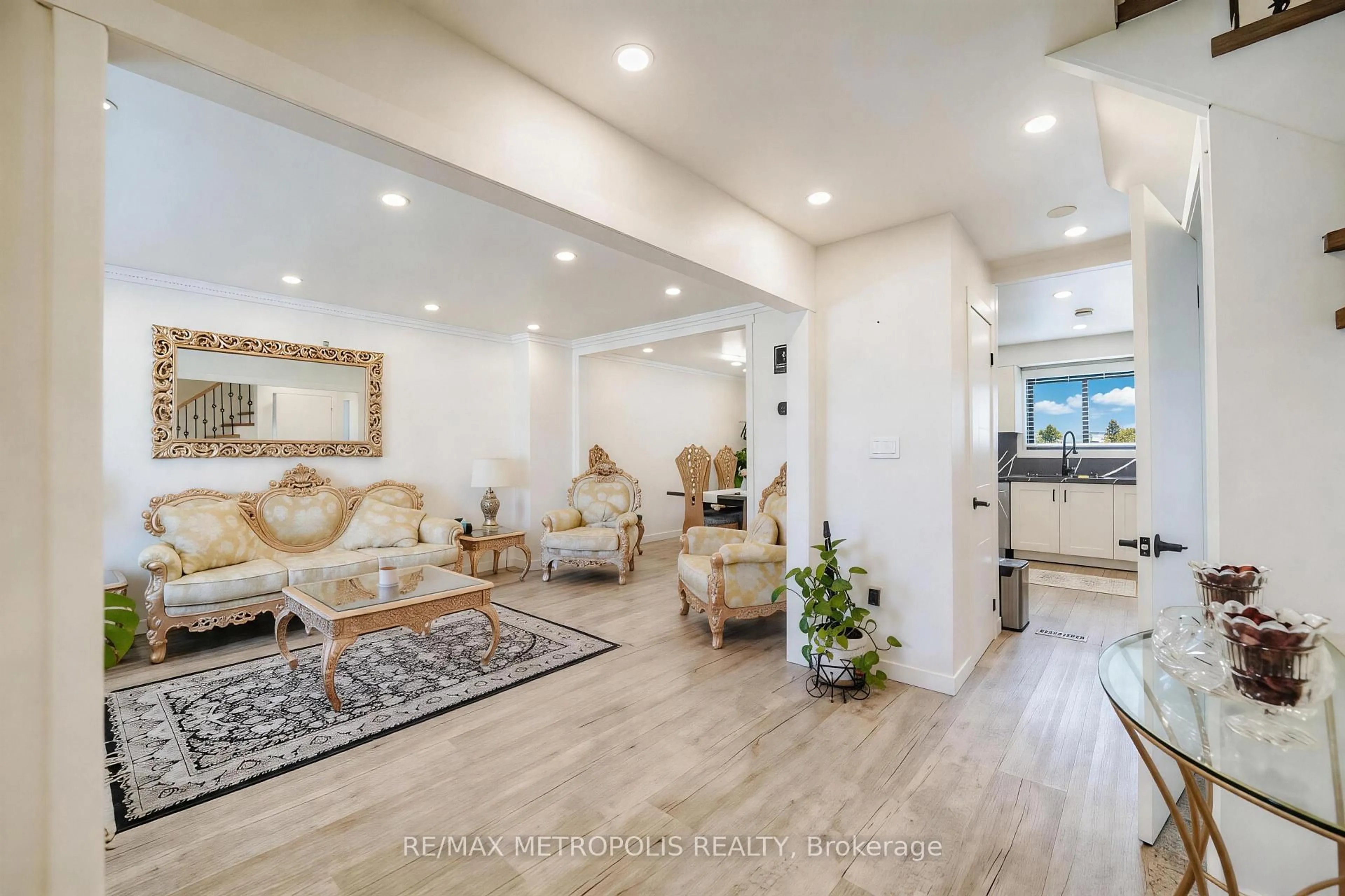 Living room with furniture, unknown for 19 Glenabbey Dr, Clarington Ontario L1E 1C1