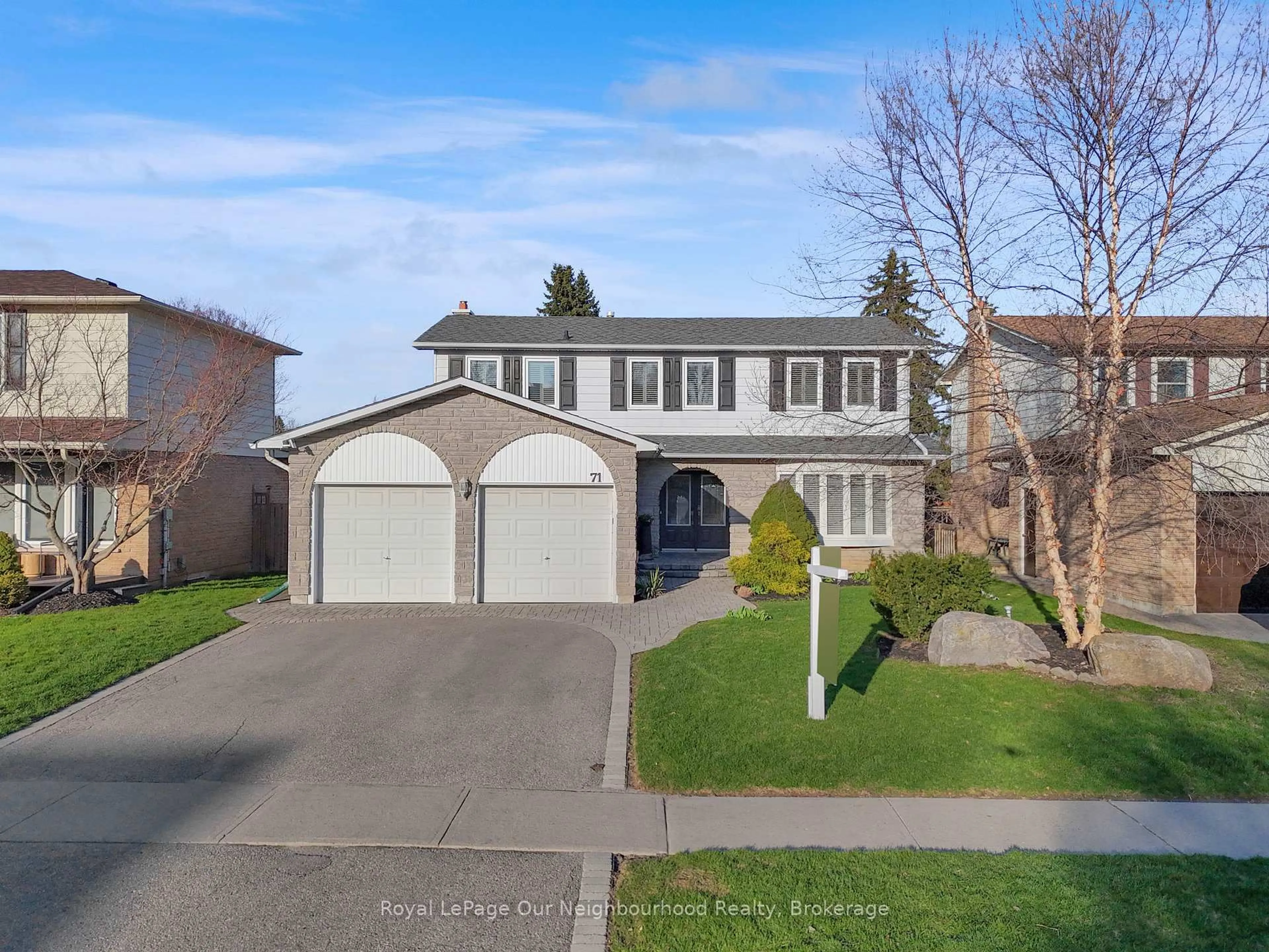 A pic from outside/outdoor area/front of a property/back of a property/a pic from drone, street for 71 Rhonda Blvd, Clarington Ontario L1C 3W3