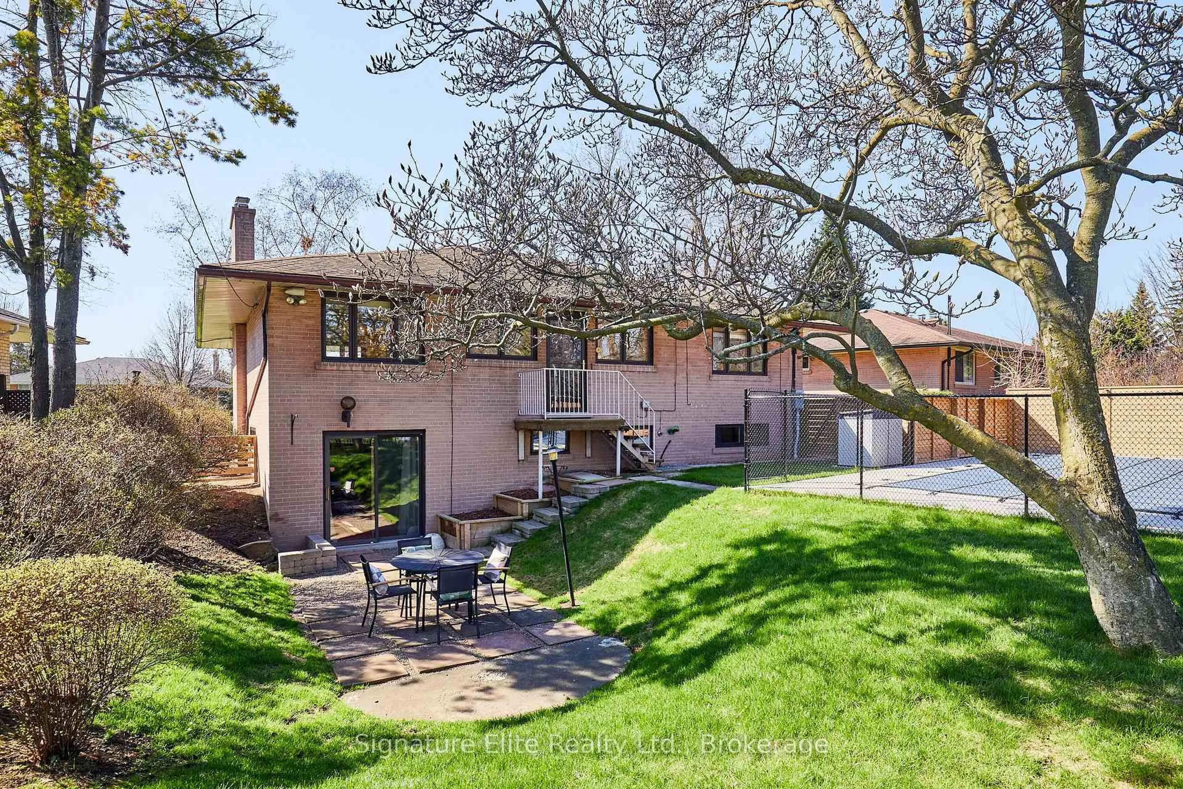 Patio, street for 35 Somerdale Sq, Toronto Ontario M1E 1M9