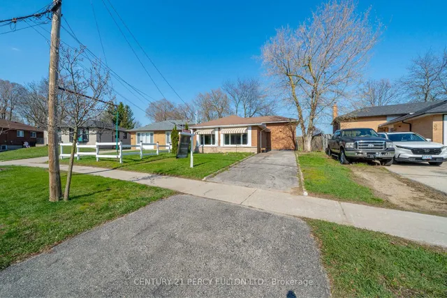 71 Weir Cres, Toronto 2