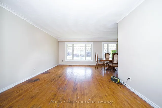 71 Weir Cres, Toronto 4