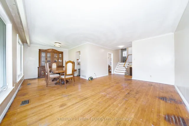 71 Weir Cres, Toronto 5
