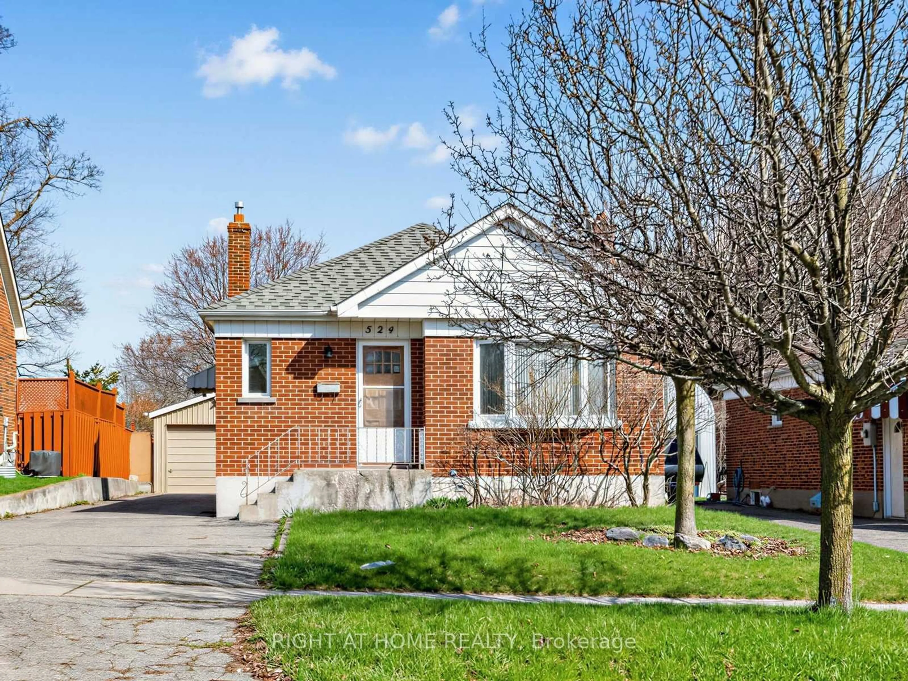 Home with brick exterior material, street for 524 Colborne St, Oshawa Ontario L1G 1N4