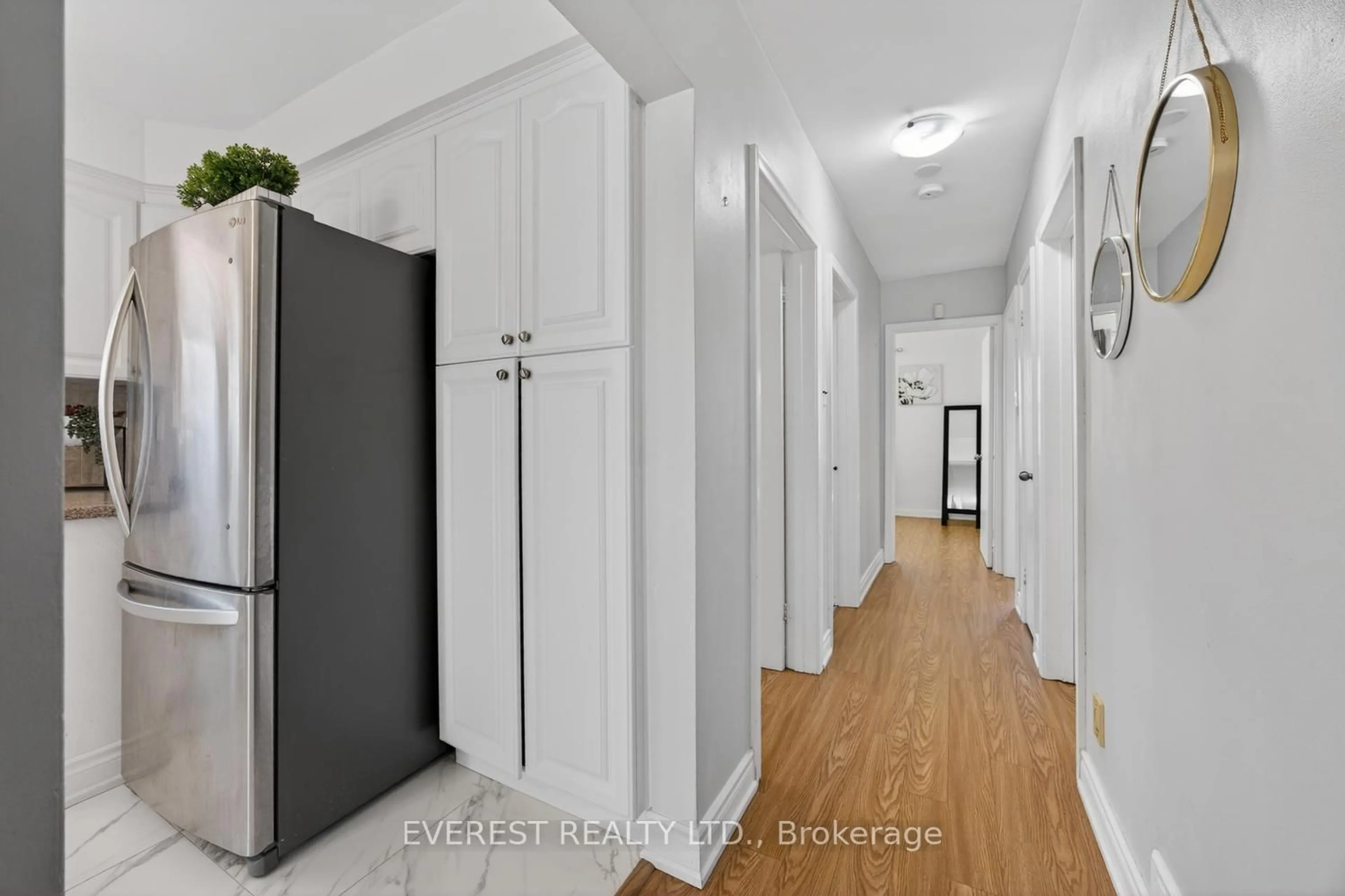 Indoor entryway for 80 Nelson St, Toronto Ontario M1J 2V8