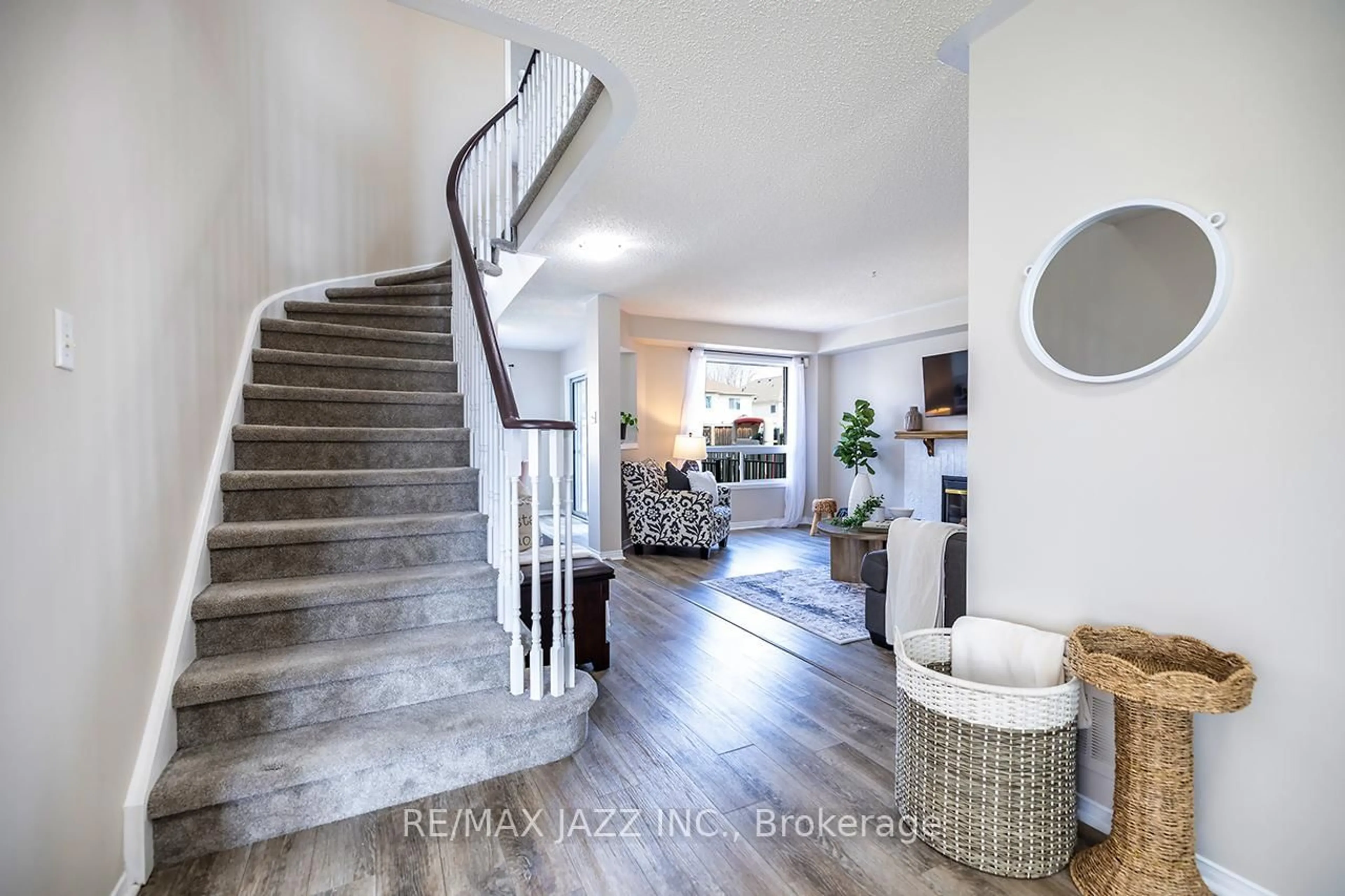 Indoor entryway for 106 Apple Blossom Blvd, Clarington Ontario L1C 4T7