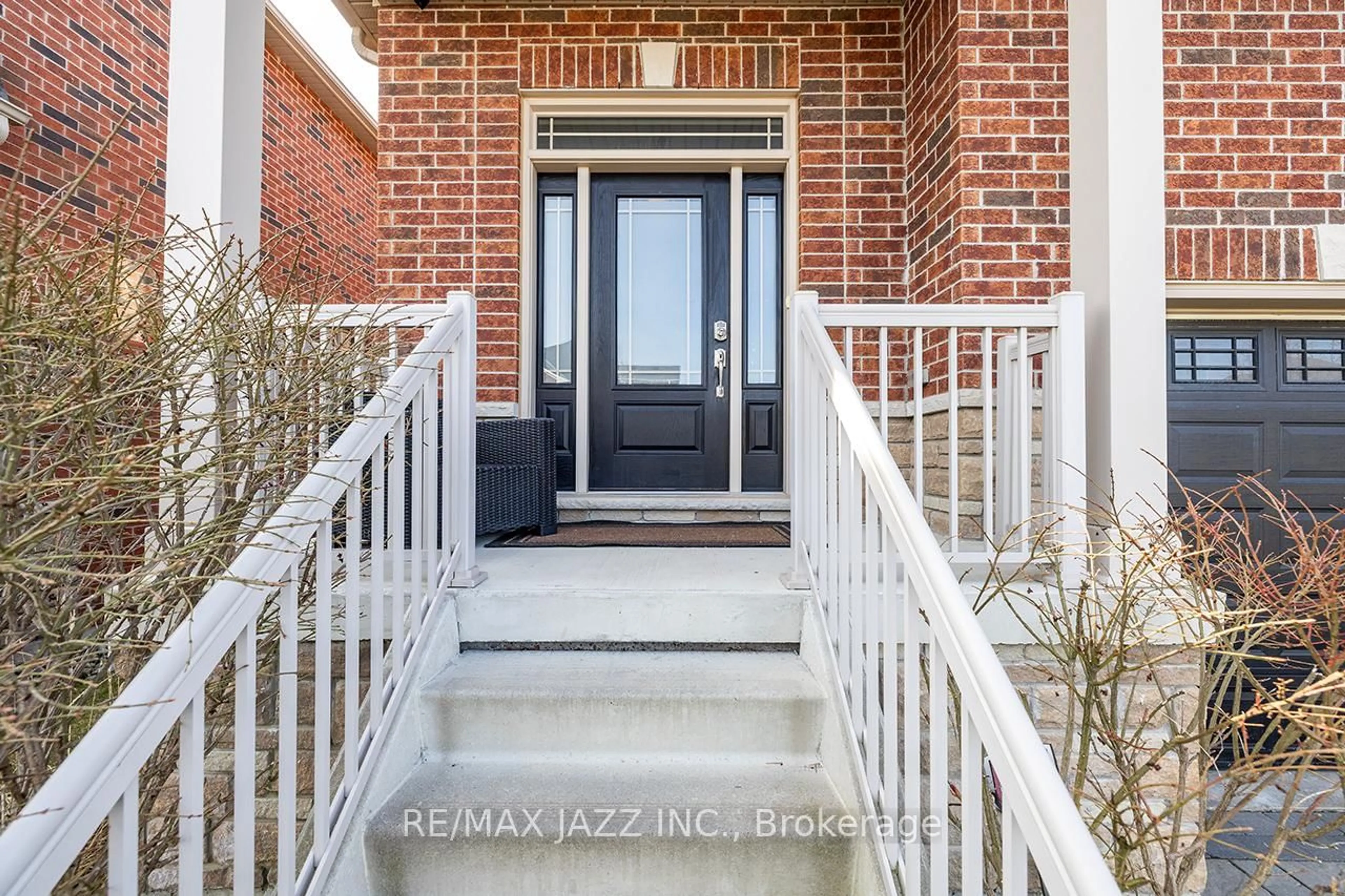 Indoor entryway for 43 Elmer Adams Dr, Clarington Ontario L1E 0G5
