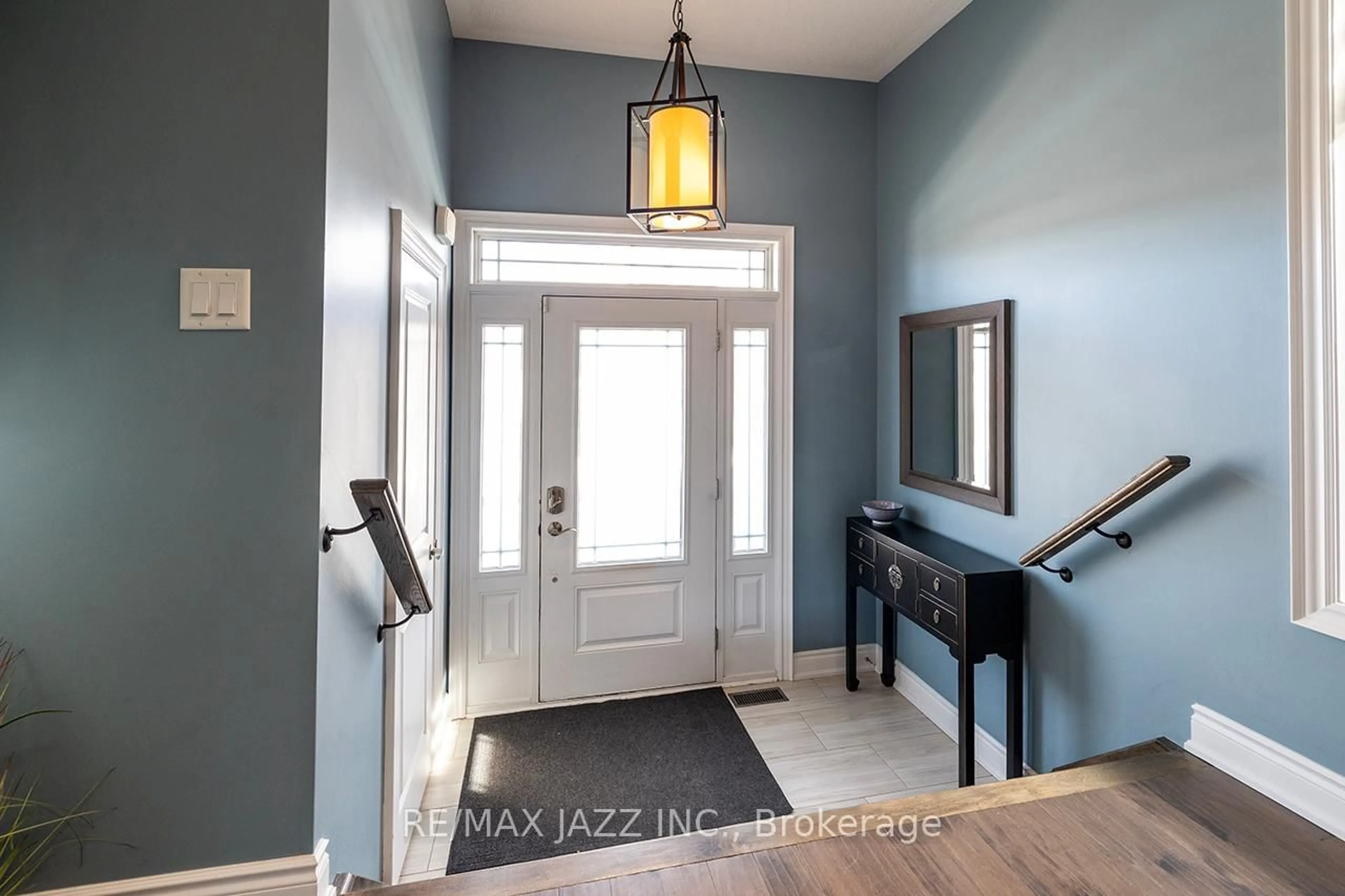 Indoor entryway for 43 Elmer Adams Dr, Clarington Ontario L1E 0G5