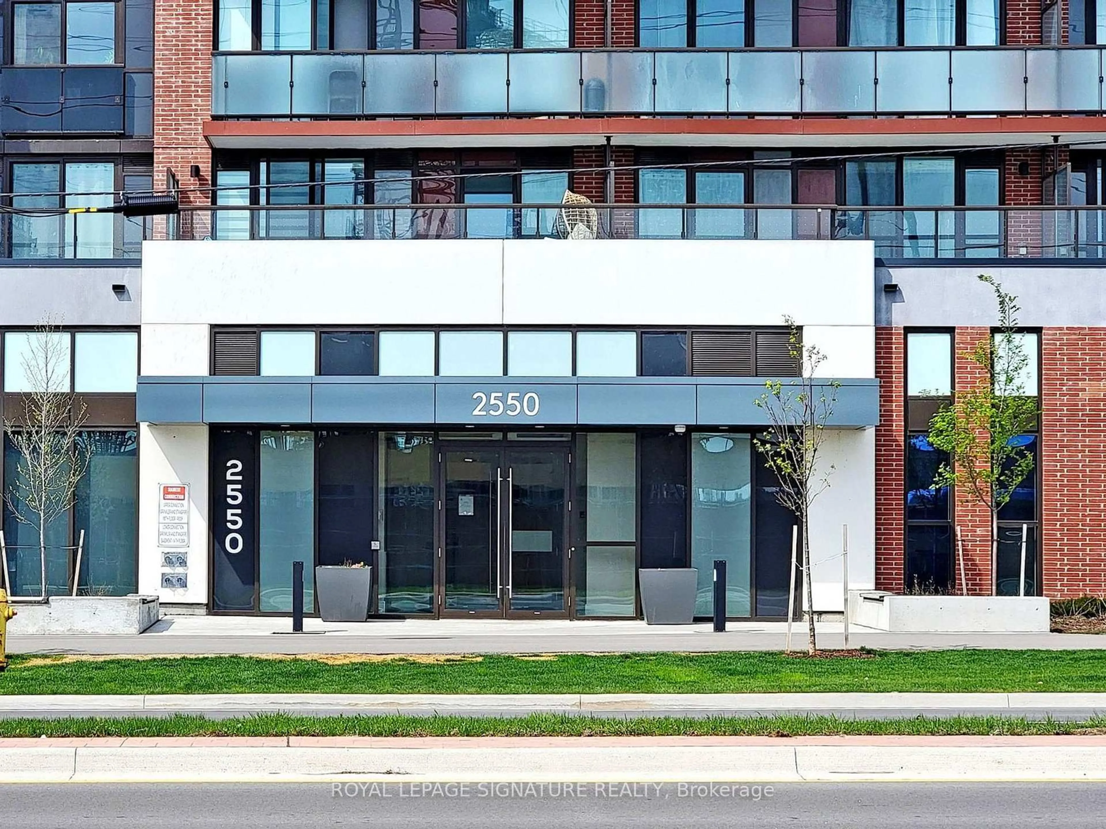 Indoor foyer for 2550 Simcoe St #2121, Oshawa Ontario L1L 0R5