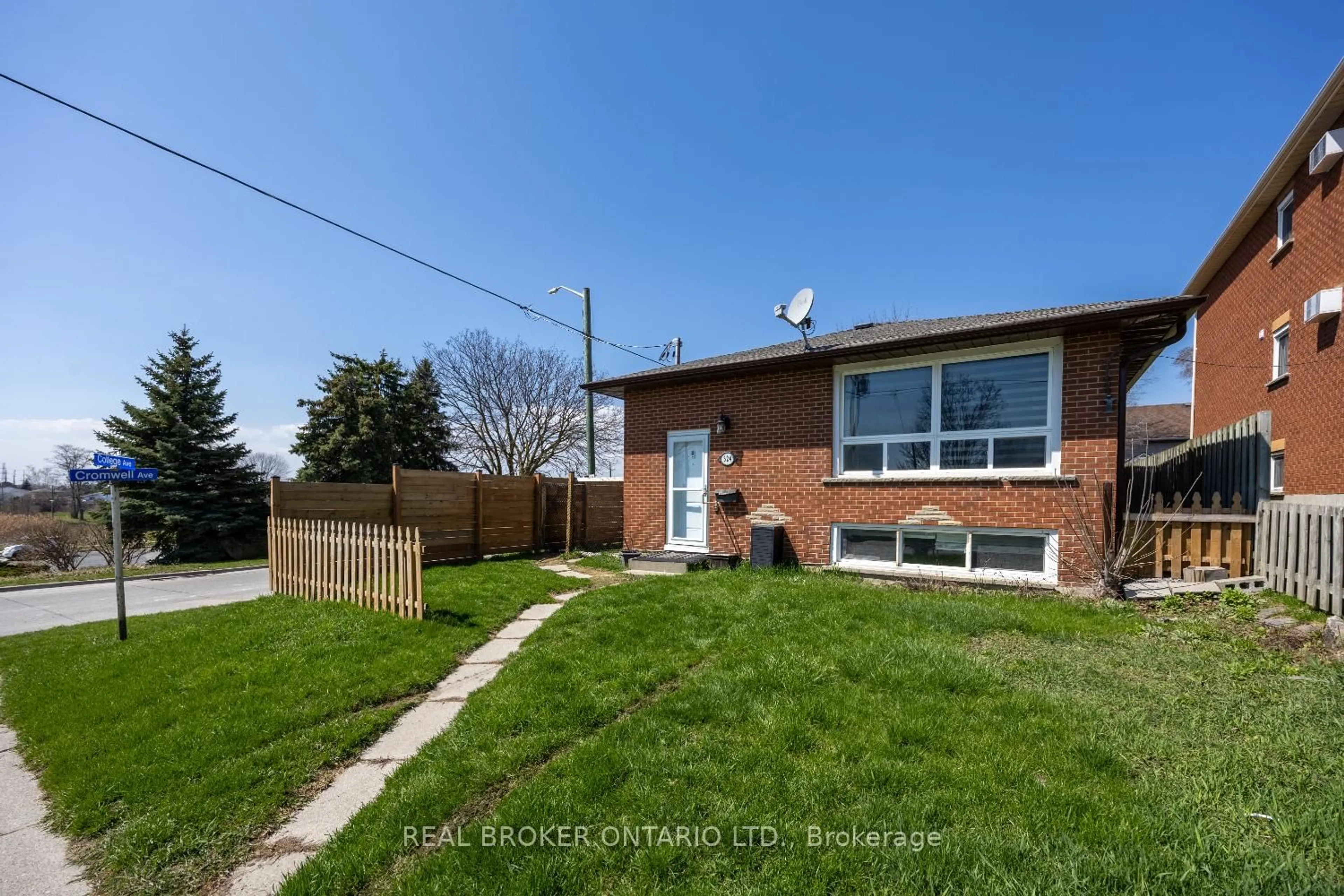 Home with brick exterior material, street for 324 College Ave, Oshawa Ontario L1J 1S1