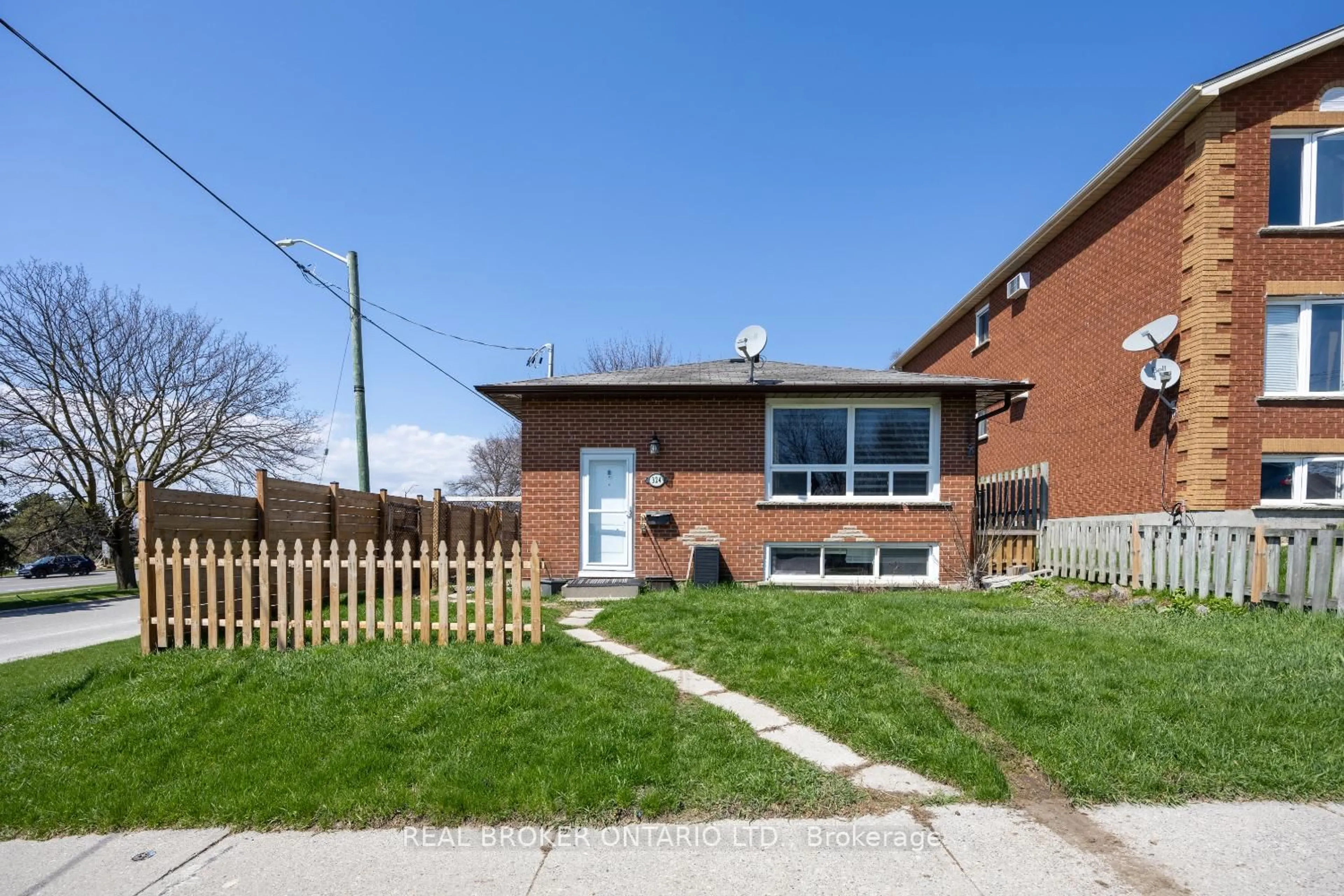 Home with brick exterior material, street for 324 College Ave, Oshawa Ontario L1J 1S1