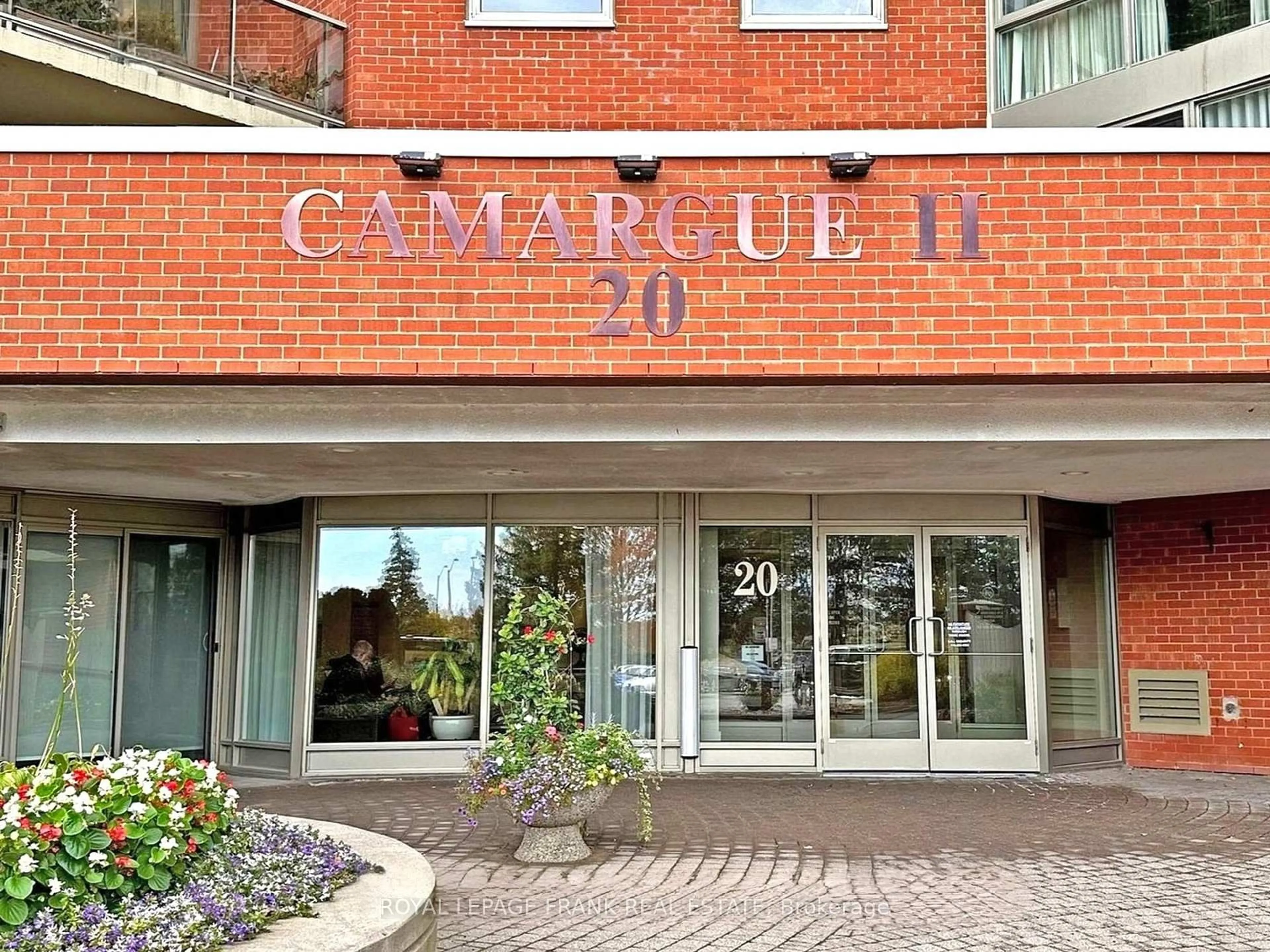 Indoor foyer for 20 Dean Park Rd #819, Toronto Ontario M1B 3G9