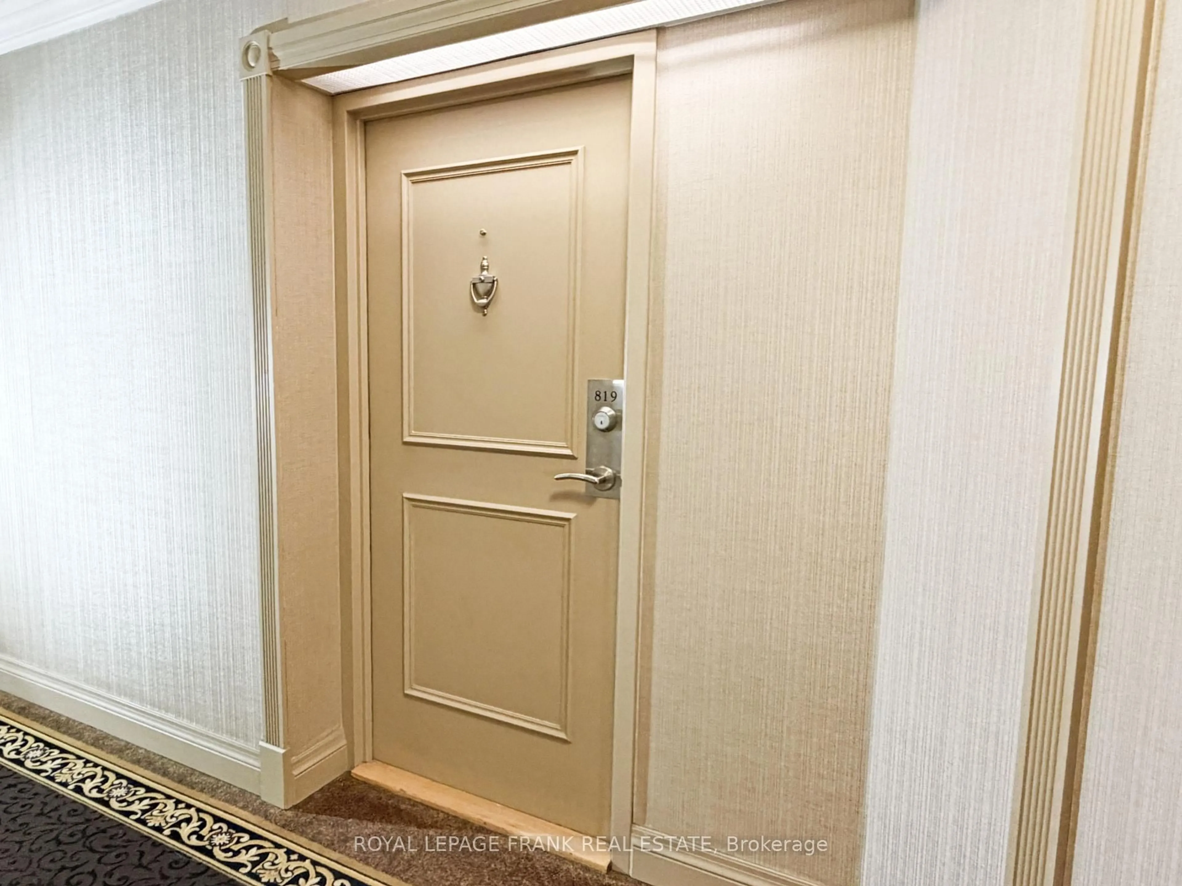 Indoor foyer for 20 Dean Park Rd #819, Toronto Ontario M1B 3G9