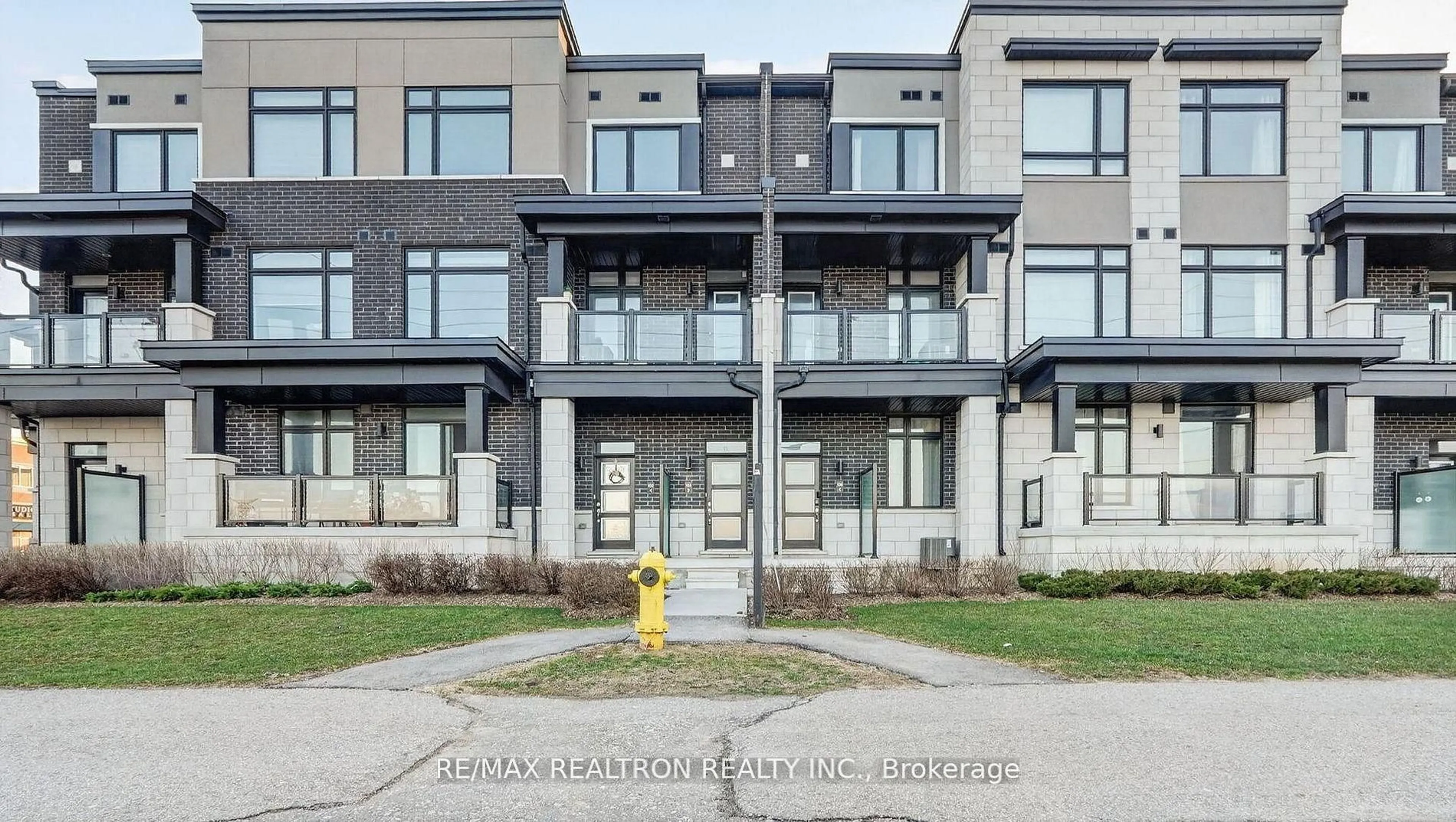 Unknown for 2550 Castlegate Crossing #103, Pickering Ontario L1X 0H6