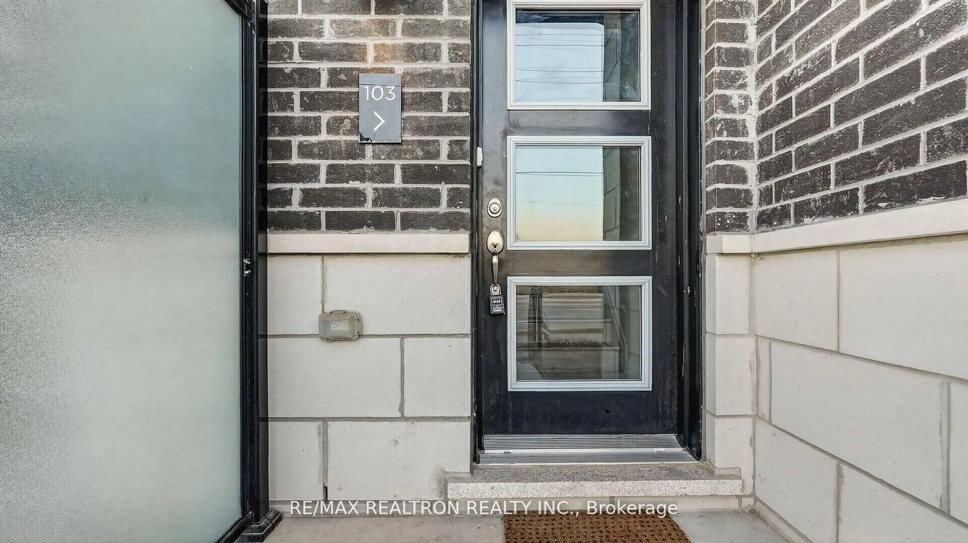 Unknown for 2550 Castlegate Crossing #103, Pickering Ontario L1X 0H6