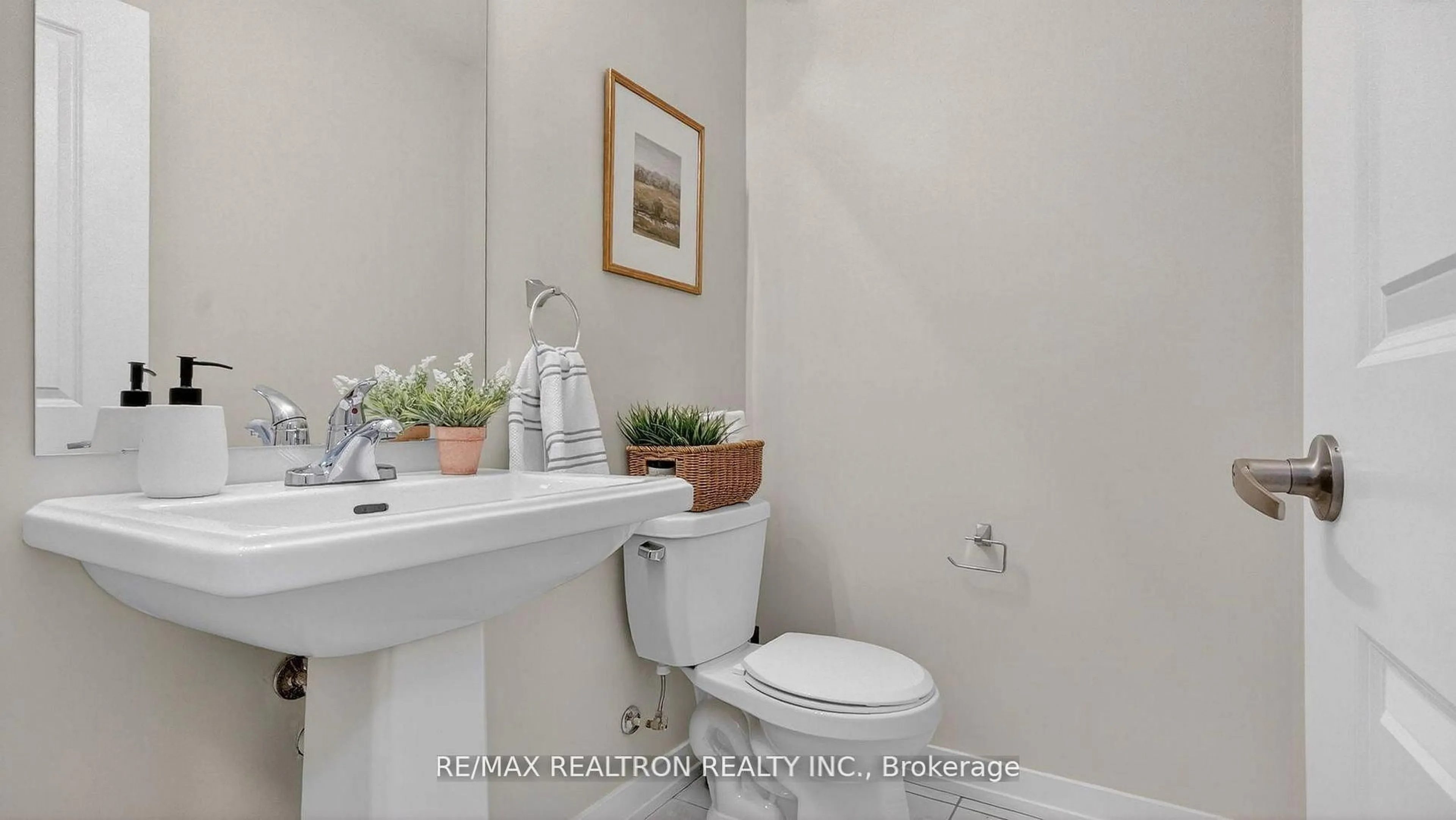 Standard bathroom, ceramic/tile floor for 2550 Castlegate Crossing #103, Pickering Ontario L1X 0H6