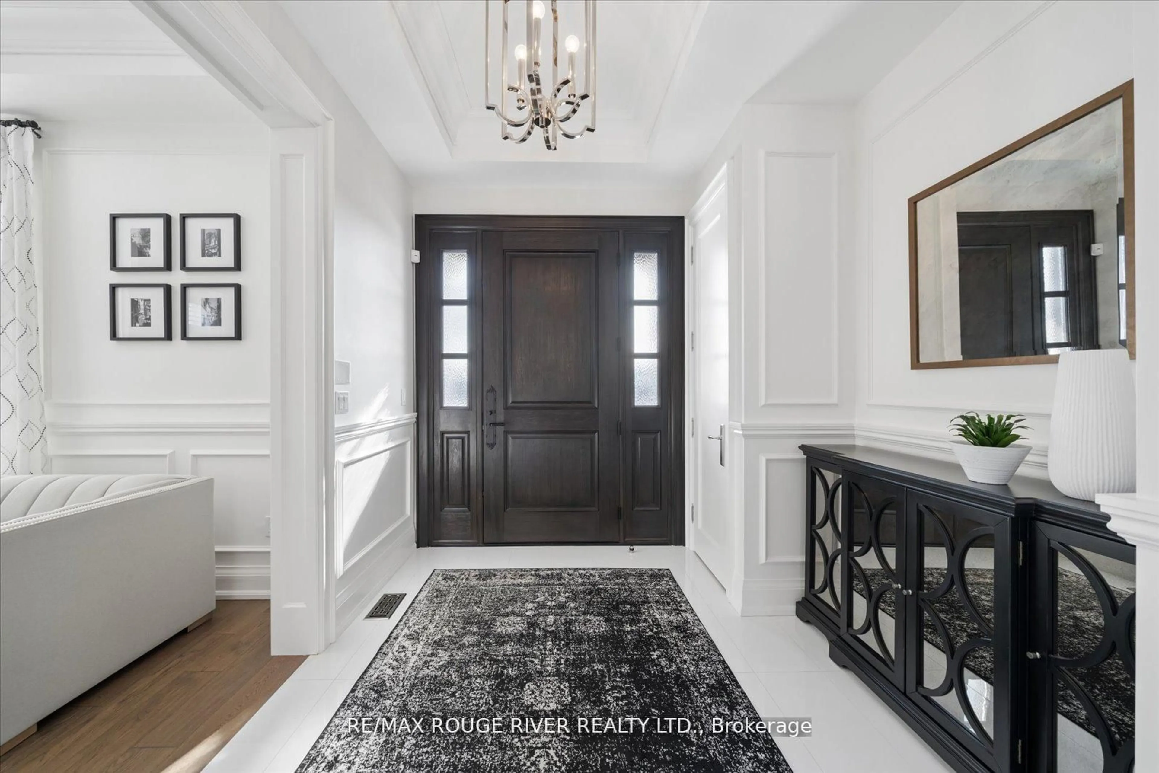 Indoor entryway for 1278 Trellis Crt, Pickering Ontario L1W 1J2