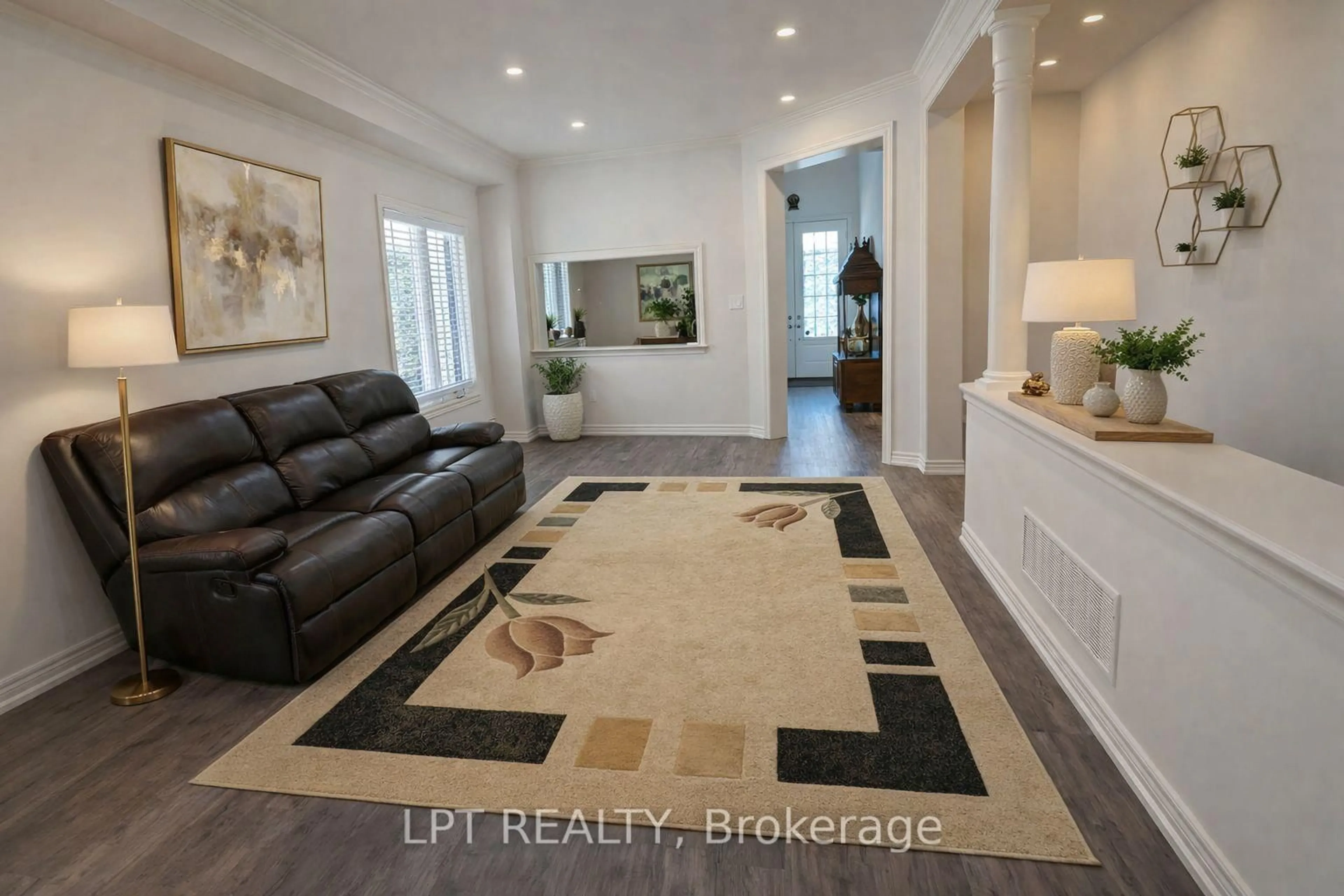 Indoor entryway for 1852 Grandview St, Oshawa Ontario L1K 0Y2