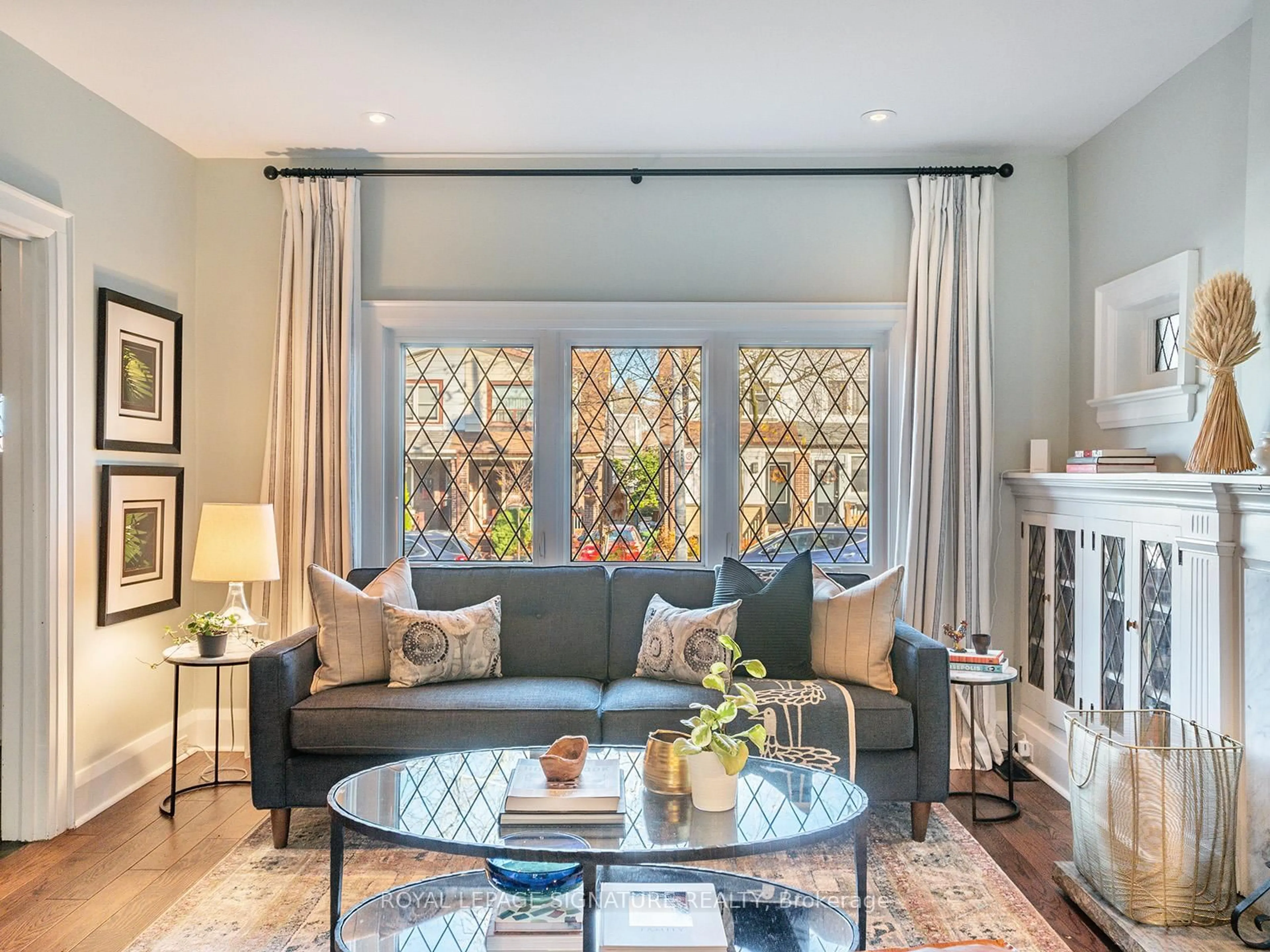 Living room with furniture, unknown for 390 Kingswood Rd, Toronto Ontario M4E 3P1