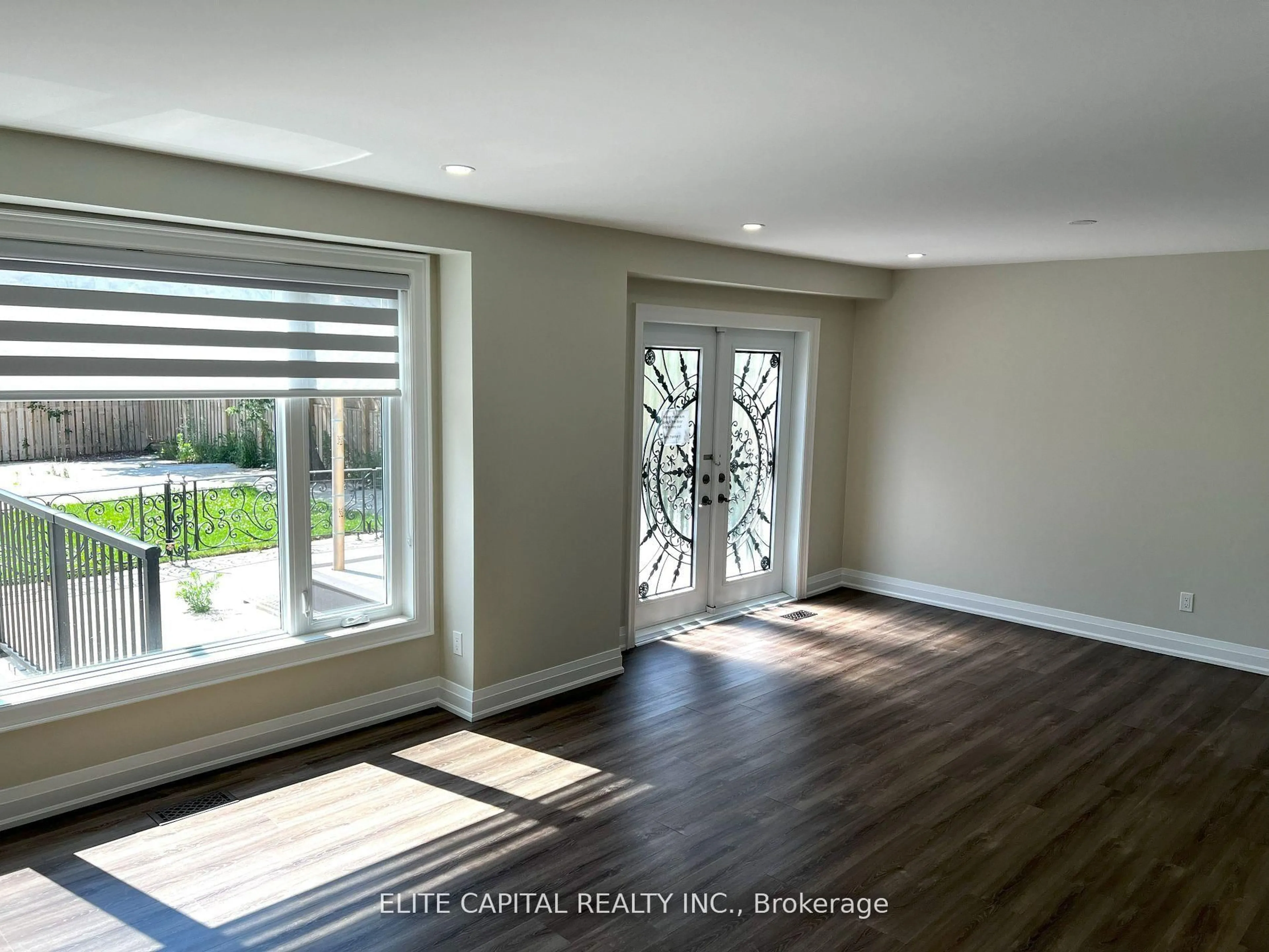 Indoor entryway for 67 Hutcherson Sq, Toronto Ontario M1B 1C5