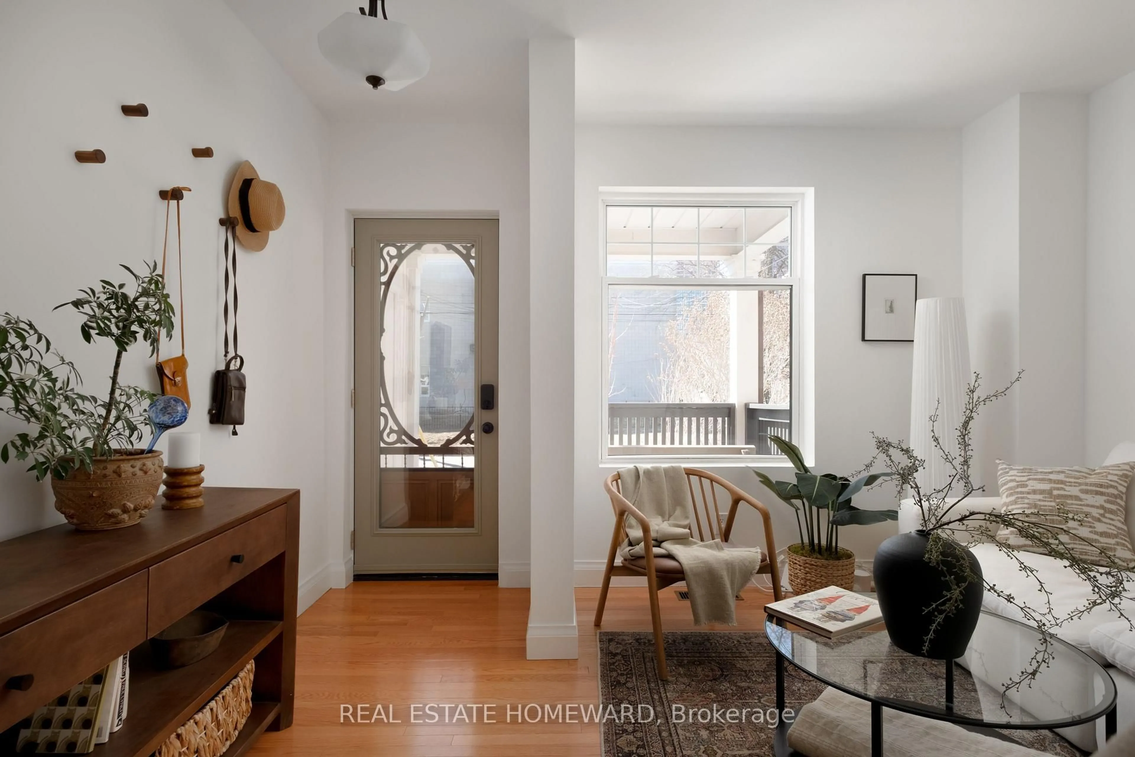 Indoor entryway for 52 Balfour Ave, Toronto Ontario M4C 1T6