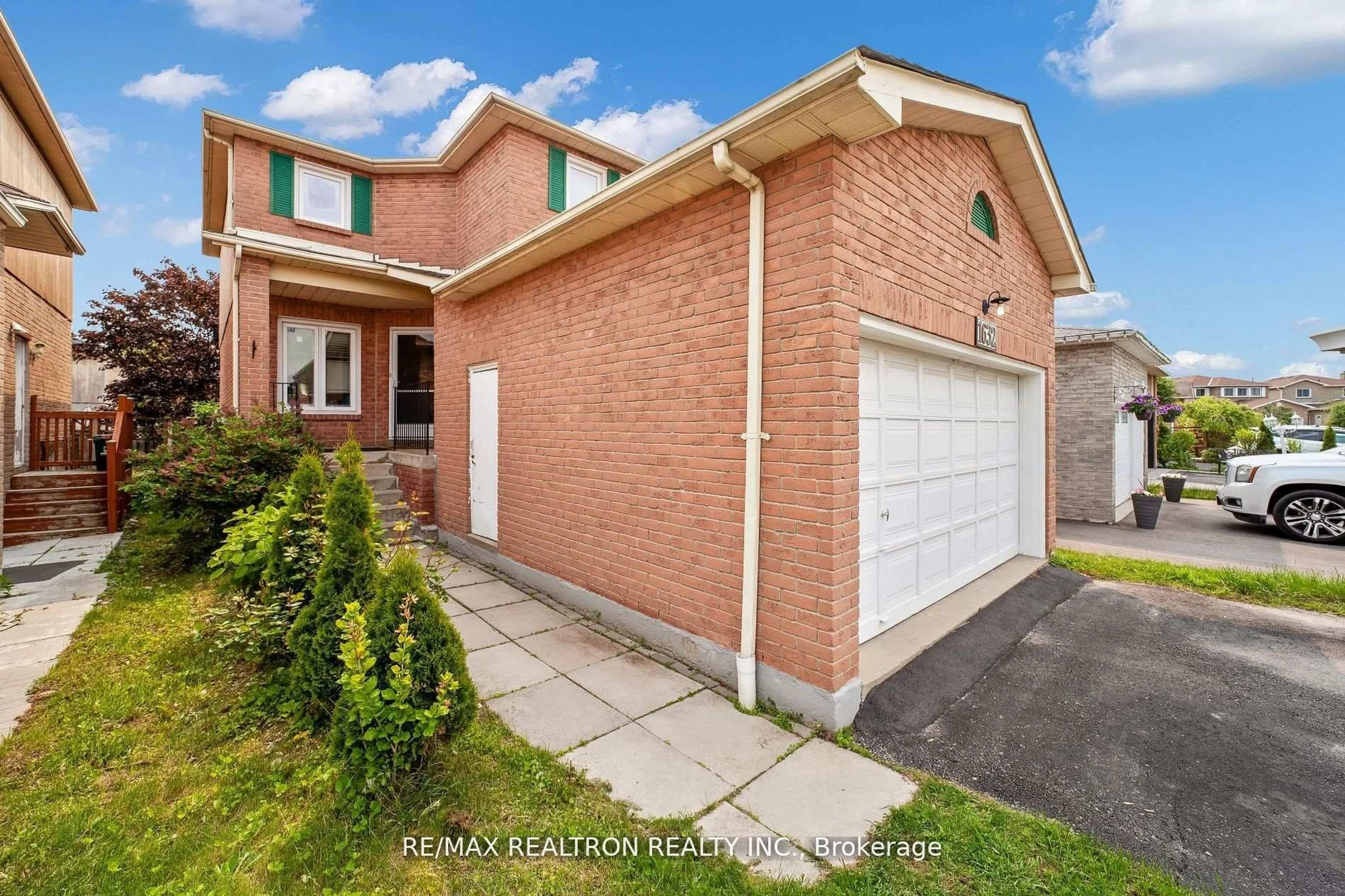 Home with brick exterior material, street for 1632 Fairfield Cres, Pickering Ontario L1V 6H1