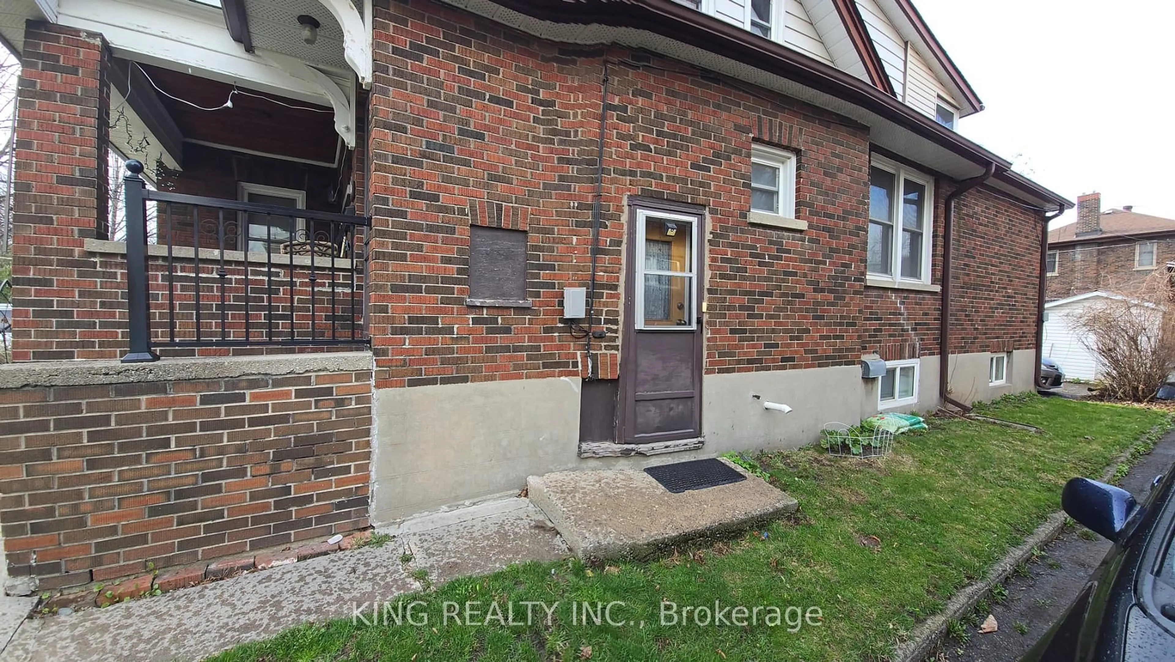 Home with brick exterior material, building for 348/350 Arthur St #St, Oshawa Ontario L1H 1P3