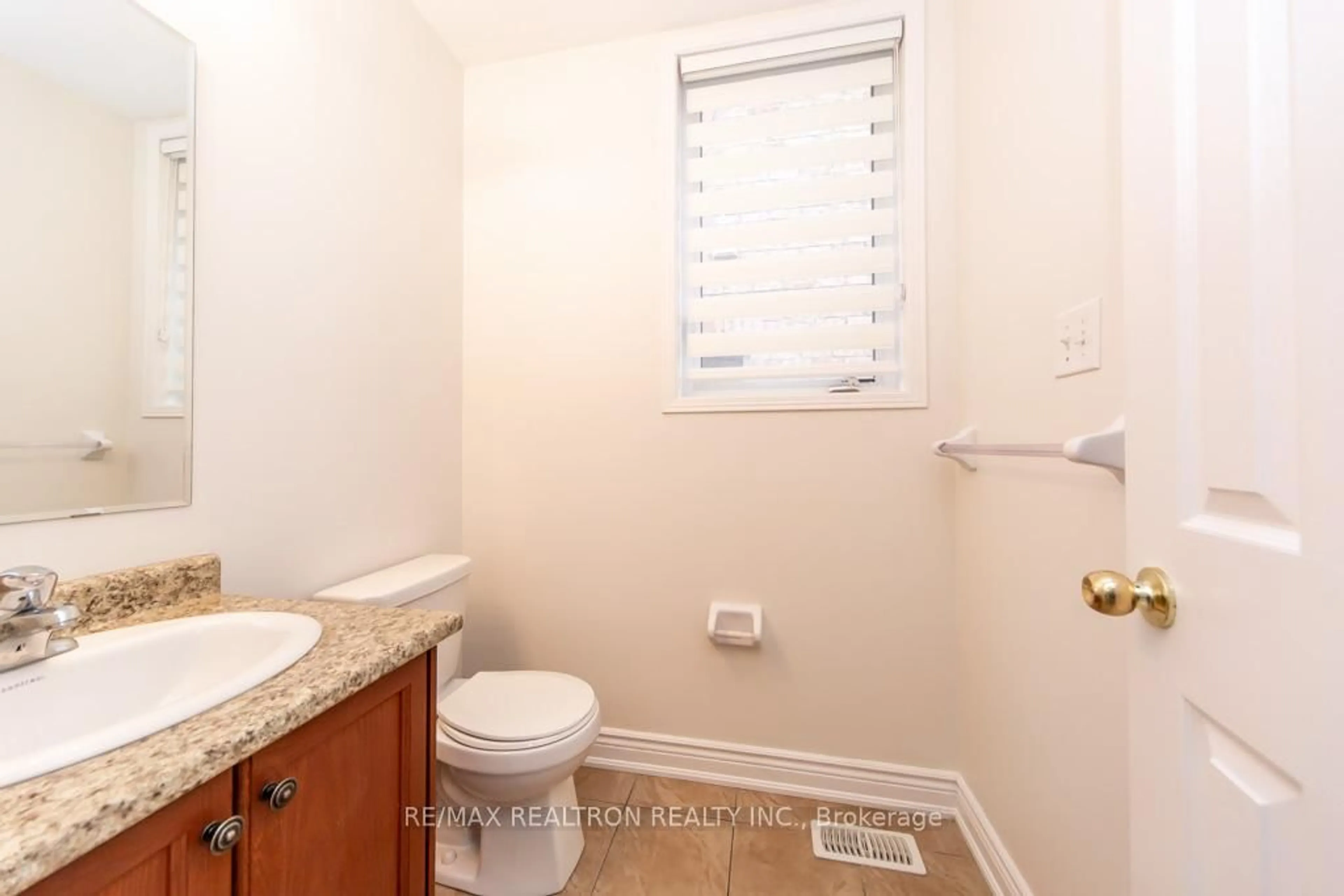 Standard bathroom, unknown for 24 Skelton Cres, Ajax Ontario L1Z 0S2