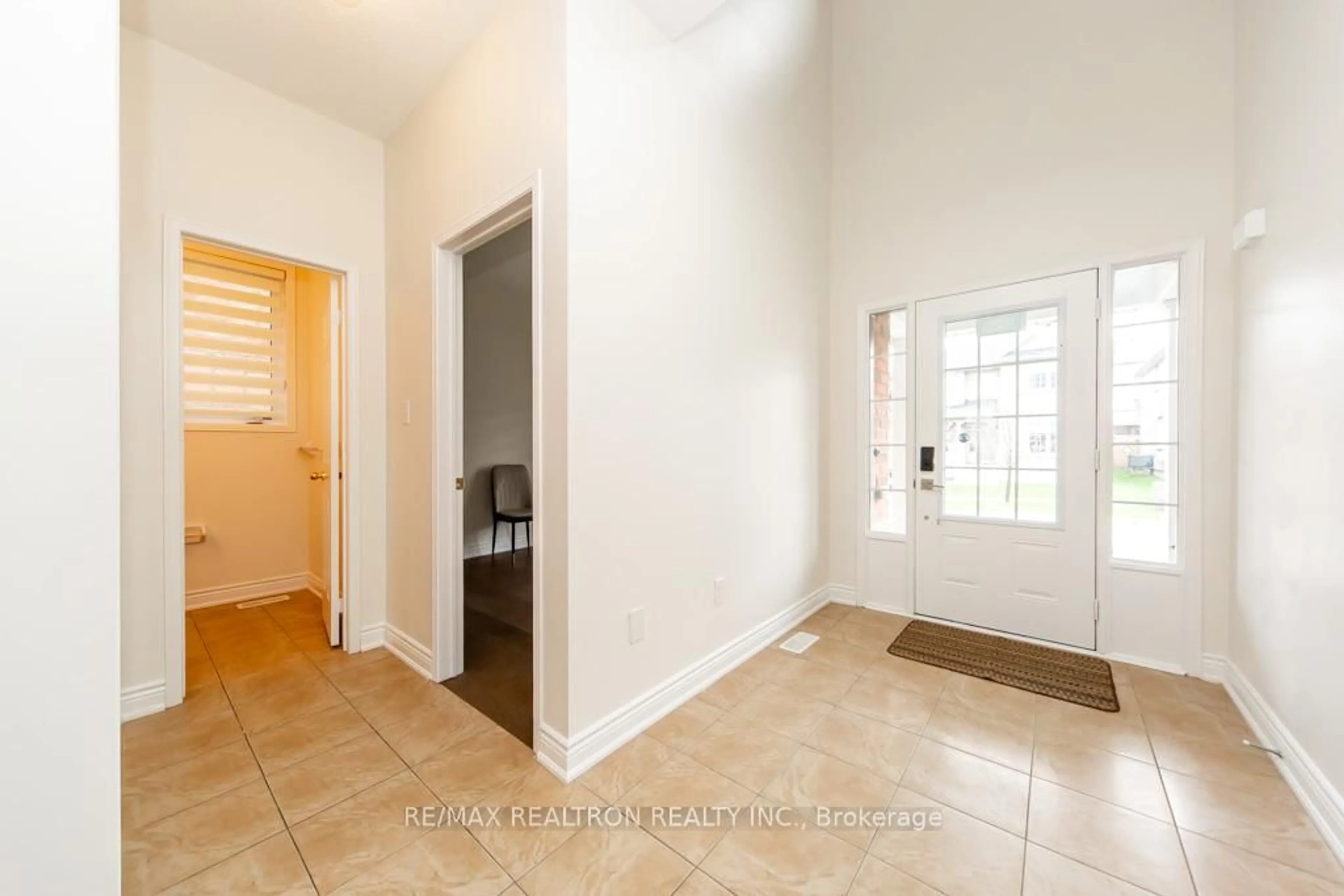 Indoor entryway for 24 Skelton Cres, Ajax Ontario L1Z 0S2